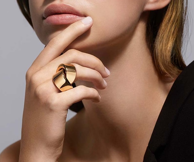 Vhernier Abbraccio Collection