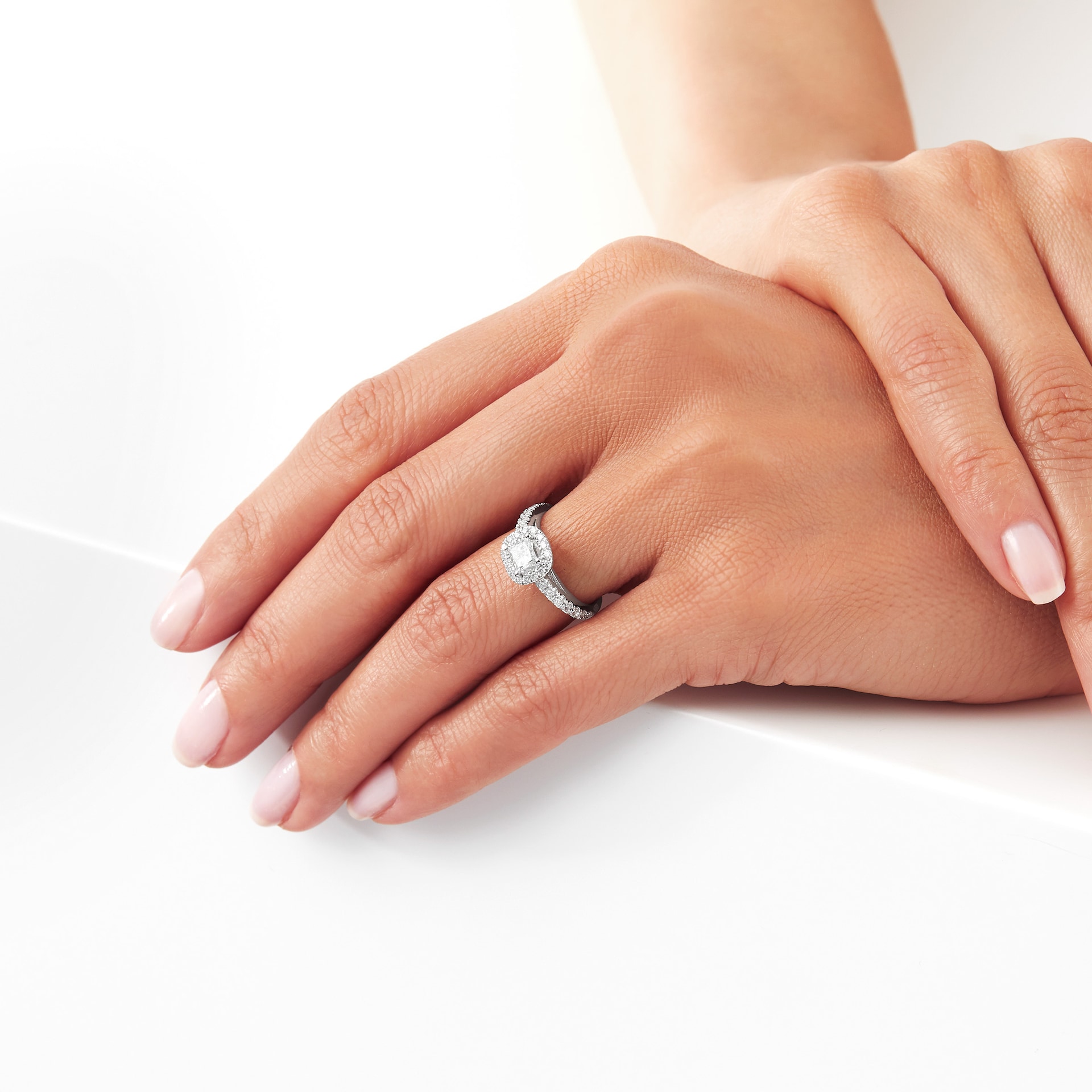 Goldsmiths 18ct White Gold Princess Cut 1.00 Carat 88 Facet Diamond Ring Goldsmiths 18ct White Gold Princess Cut 1.00 Carat 88 Facet Diamond Ring