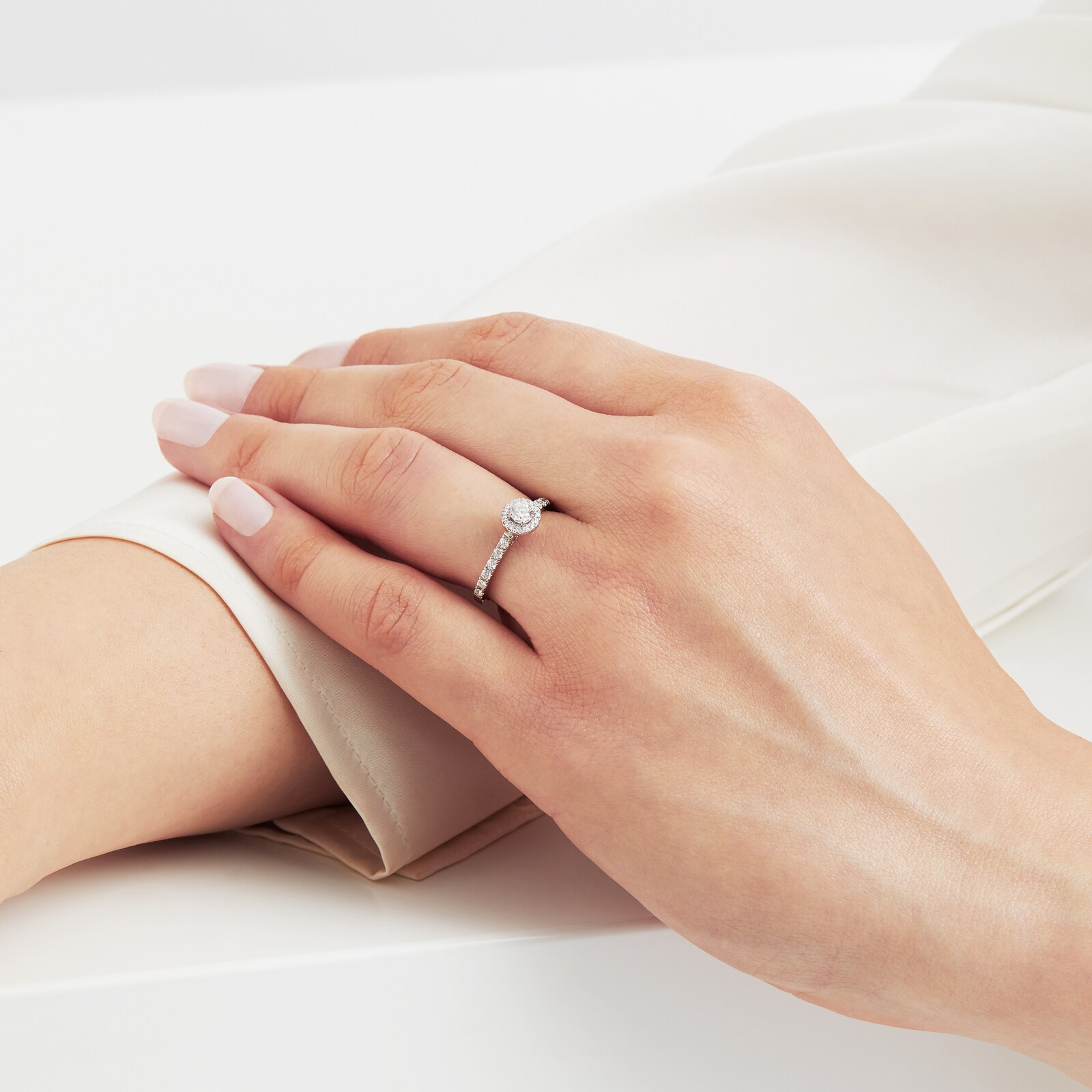 Goldsmiths 18ct White Gold 0.40cttw Goldsmiths Brightest Diamond Halo