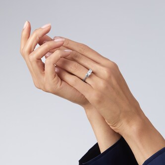 Mappin & Webb Platinum 1.50cttw Oval Three Stone Engagement Ring Mappin & Webb Platinum 1.50cttw Oval Three Stone Engagement Ring