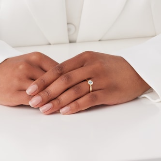 Best Luxury 
18ct Yellow Gold 0.50cttw Round Brilliant Cut Bezel Set Diamond Engagement Ring