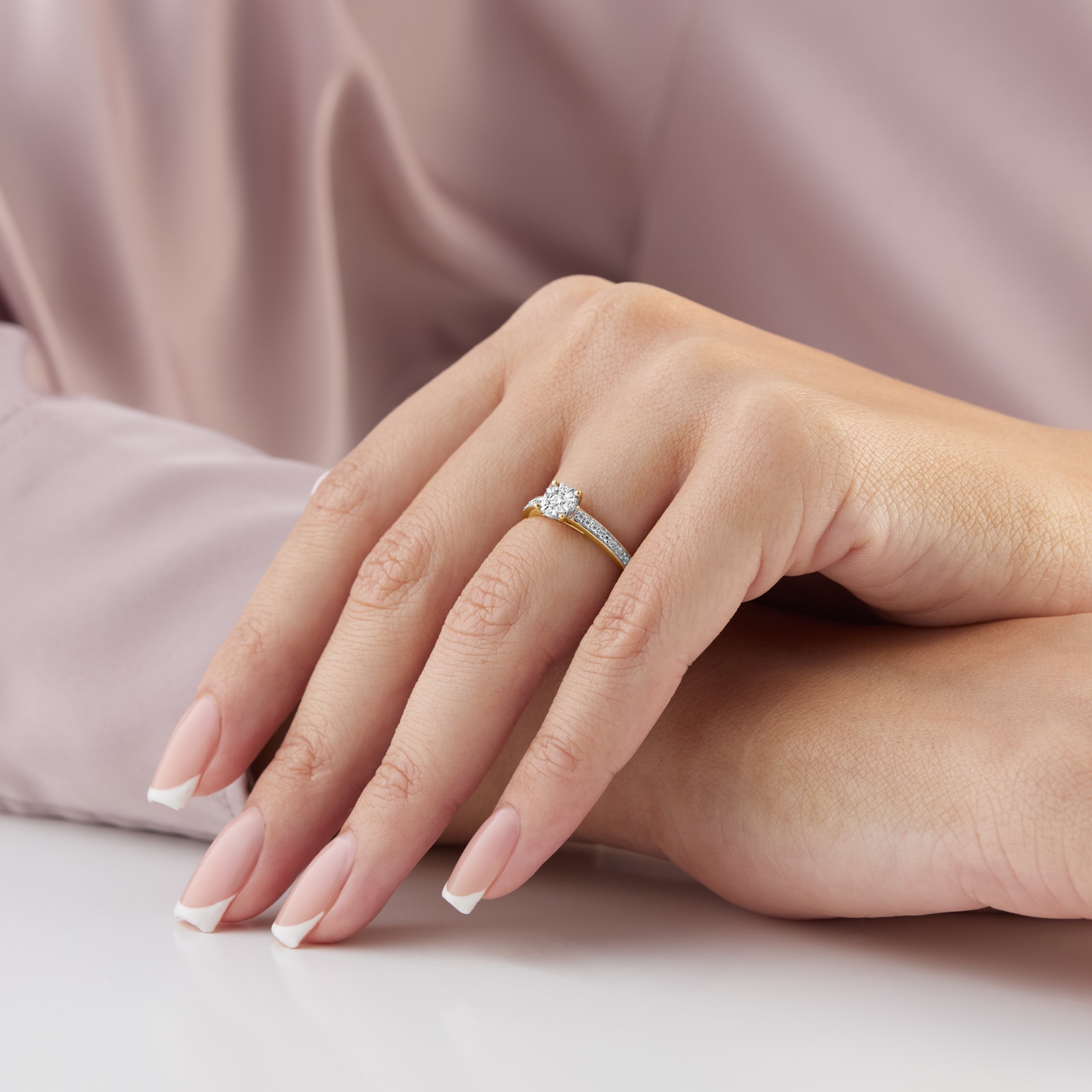 Goldsmiths 9ct Yellow Gold 0.25cttw Multistone Set Shoulder Diamond Engagement Ring Goldsmiths 9ct Yellow Gold 0.25cttw Multistone Set Shoulder Diamond Engagement Ring