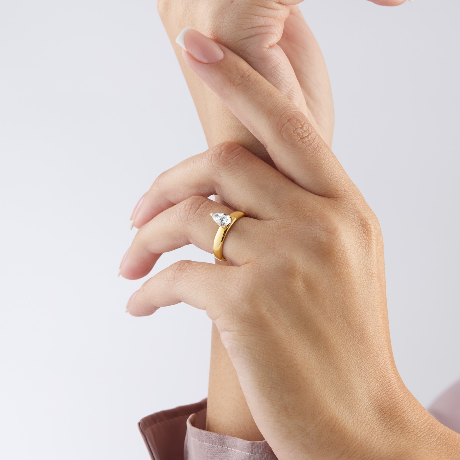Goldsmiths 18ct Yellow Gold 1.00cttw Pear Cut Solitaire Diamond Heavy Set Engagement Ring Goldsmiths 18ct Yellow Gold 1.00cttw Pear Cut Solitaire Diamond Heavy Set Engagement Ring