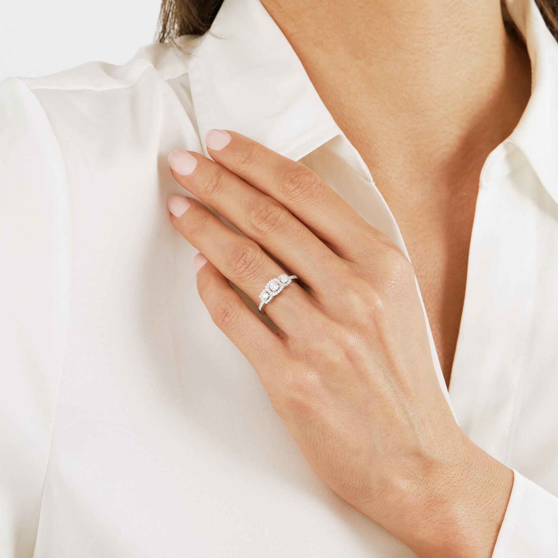 Goldsmiths 18ct White Gold Halo Cushion 0.50ct Goldsmiths Brightest Diamond Ring Goldsmiths 18ct White Gold Halo Cushion 0.50ct Goldsmiths Brightest Diamond Ring
