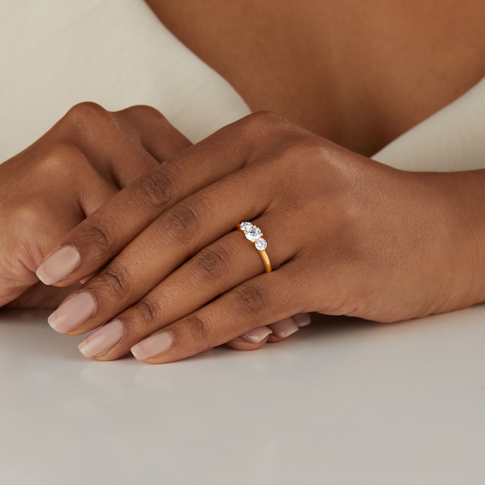 Best Luxury 
Exclusive 18ct Yellow Gold 1.00cttw Brilliant Cut 3 Stone Diamond Engagement Ring