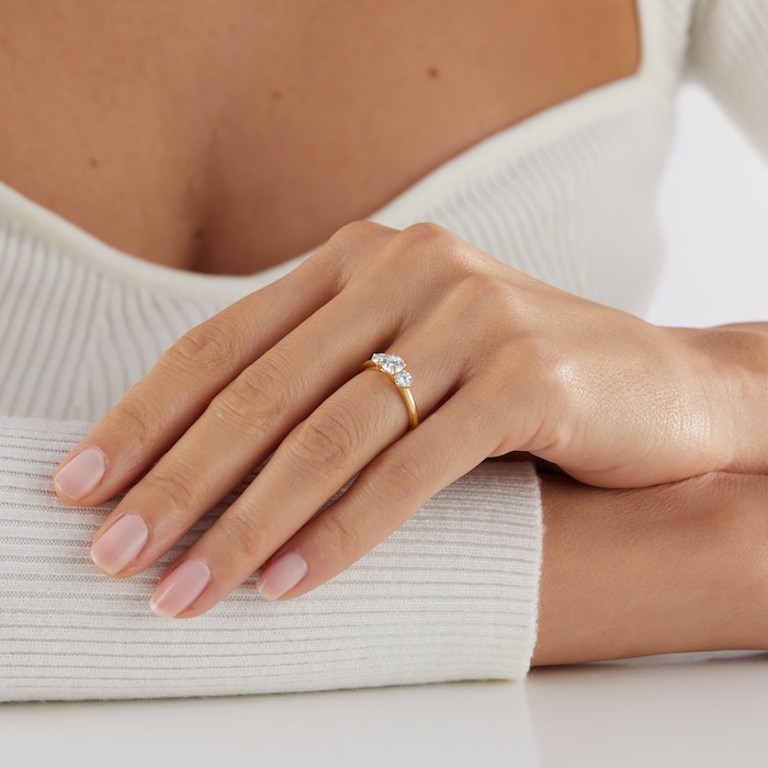Best Luxury 
Exclusive 18ct Yellow Gold 1.00cttw Brilliant Cut 3 Stone Diamond Engagement Ring
