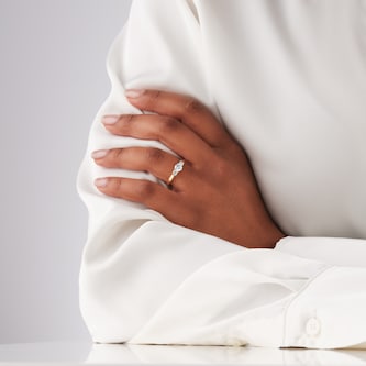 Best Luxury 
18ct Yellow Gold 0.70cttw Round Brilliant Cut Diamond 3 Stone Engagement Ring