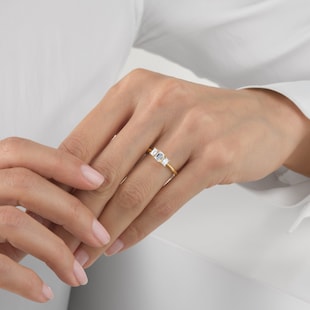 Best Luxury 
18ct Yellow Gold 0.75cttw Emerald Cut Diamond Three Stone Engagement Ring