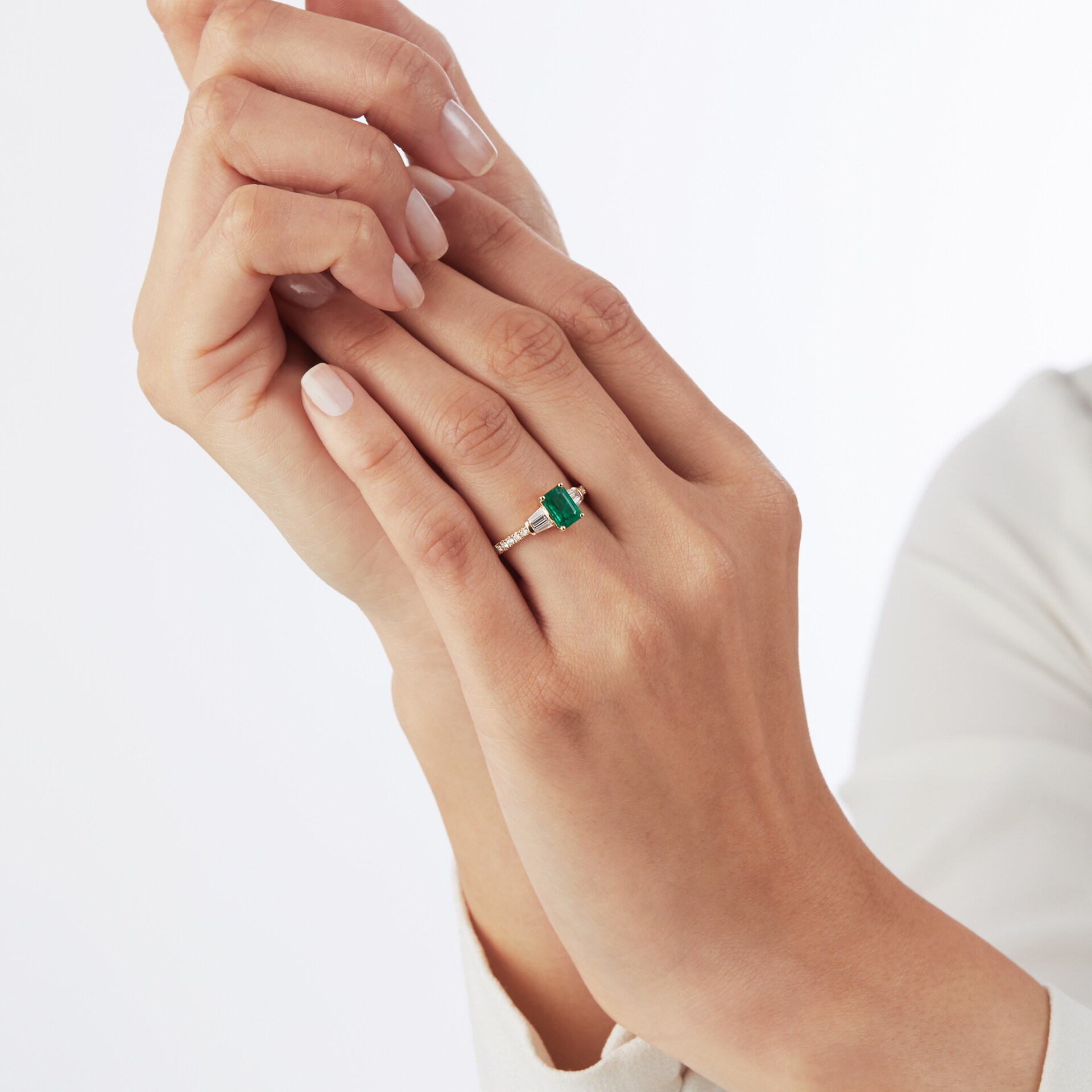 Goldsmiths 18ct Yellow Gold 0.44cttw Emerald Ring