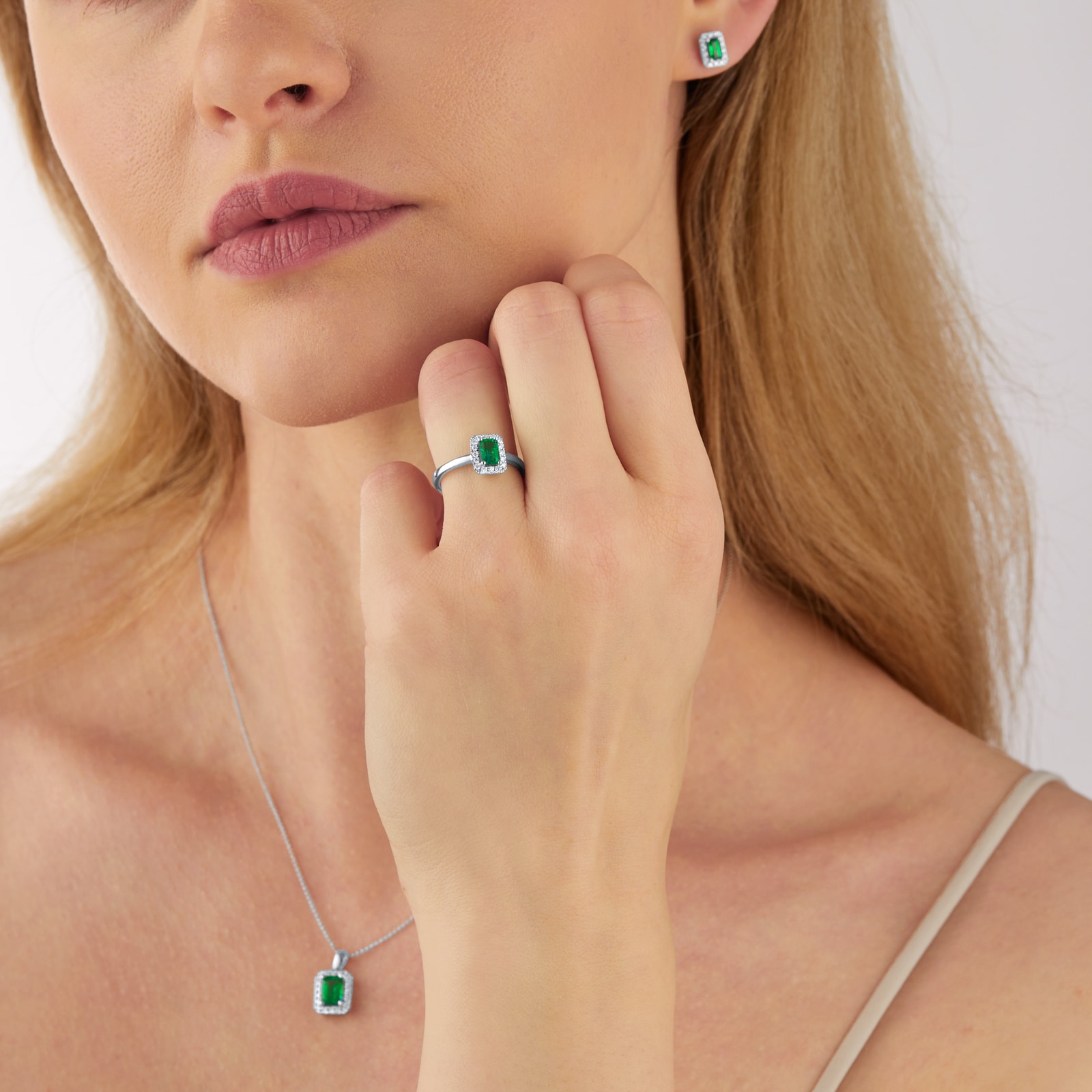 Mappin & Webb Platinum 6mm x 4mm Emerald & 0.14cttw Diamond Halo Ring