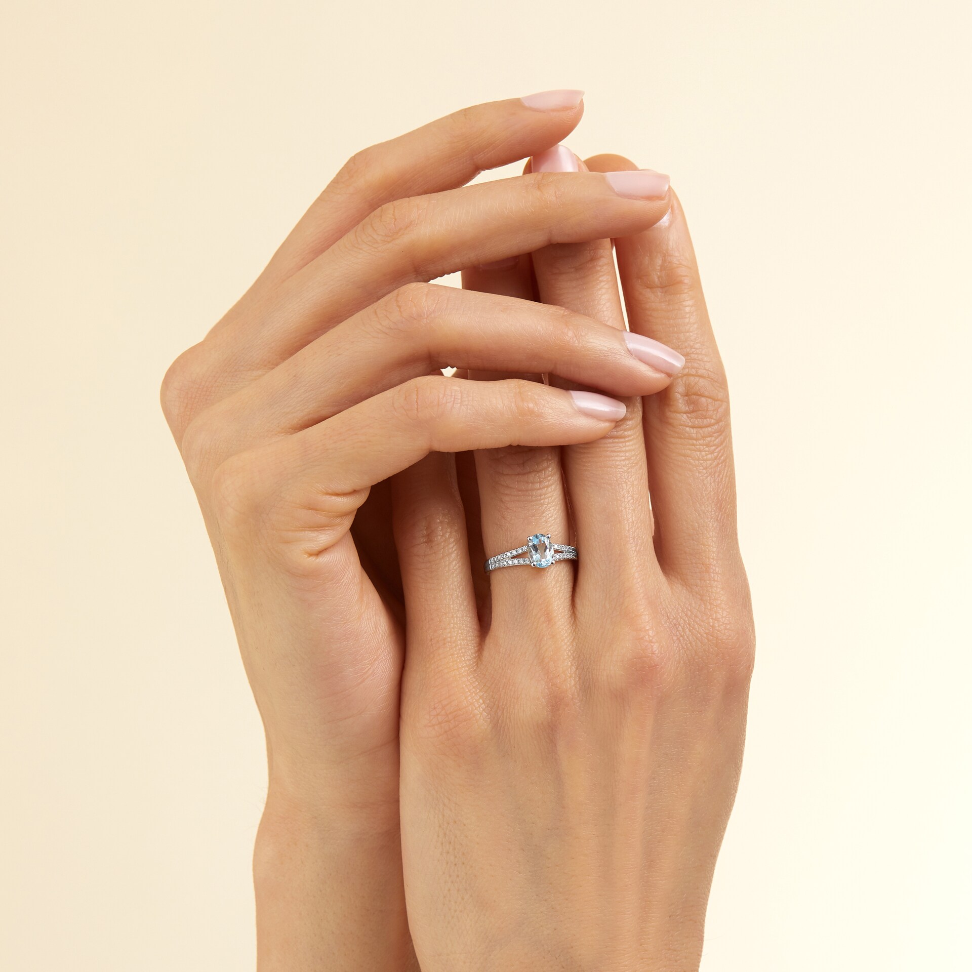 Goldsmiths 18ct White Gold 0.14cttw Diamond & Aquamarine Ring Goldsmiths 18ct White Gold 0.14cttw Diamond & Aquamarine Ring