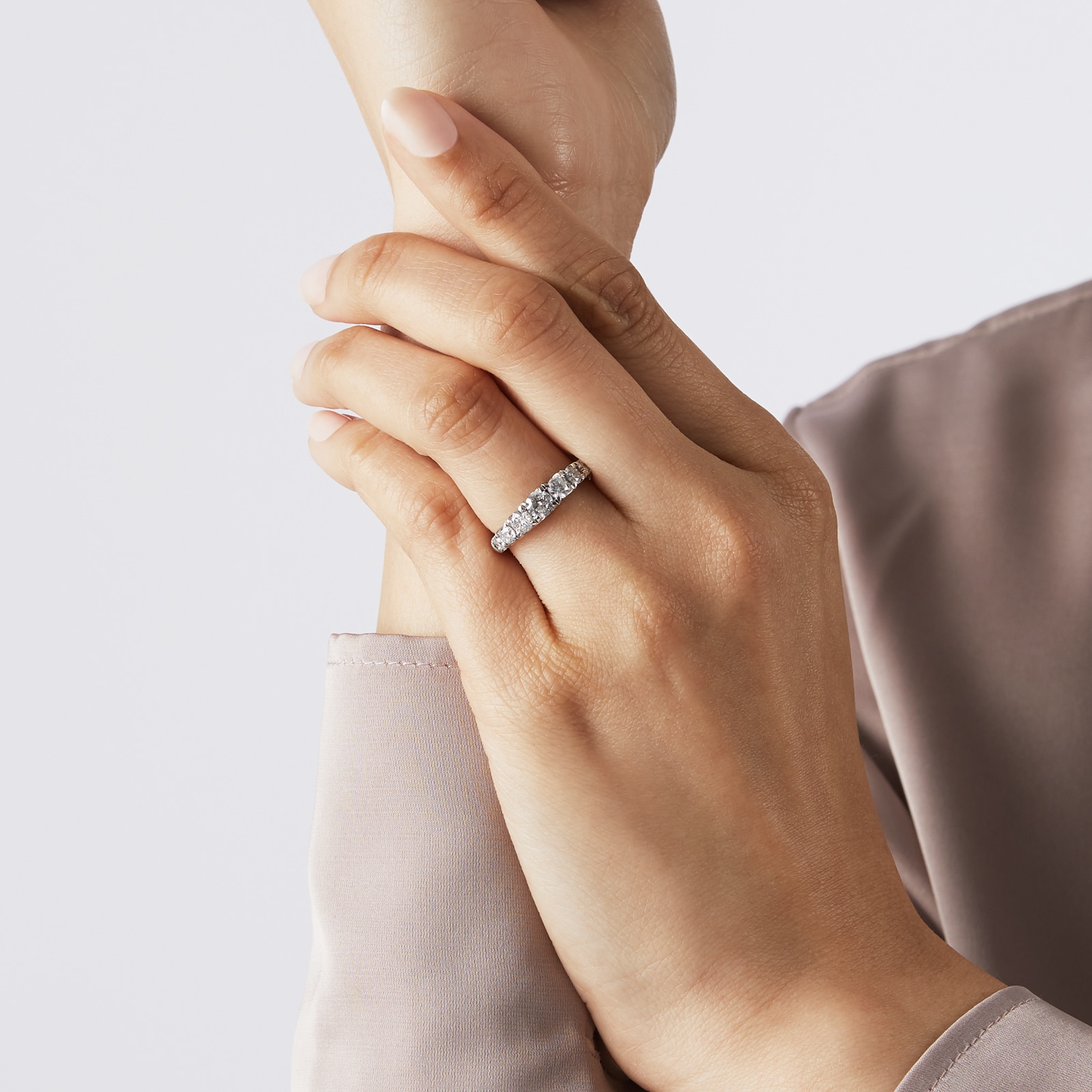 Best Luxury 
Platinum 1.00cttw Diamond Graduated Claw Set Eternity Ring