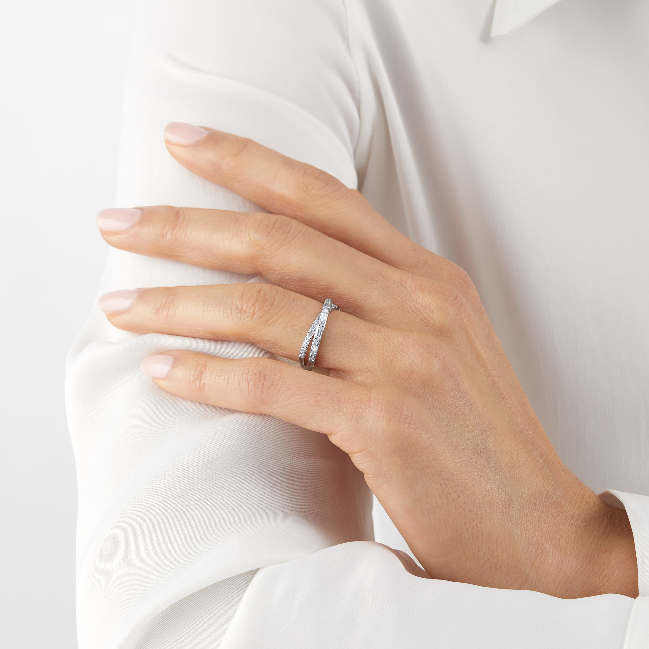 Mappin & Webb Platinum 0.70cttw Cross Over Baguette & Brilliant Cut Diamond Eternity Ring Mappin & Webb Platinum 0.70cttw Cross Over Baguette & Brilliant Cut Diamond Eternity Ring