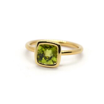 Betteridge 18k Yellow Gold Gaia Bezel Set Peridot Small Stackable Ring