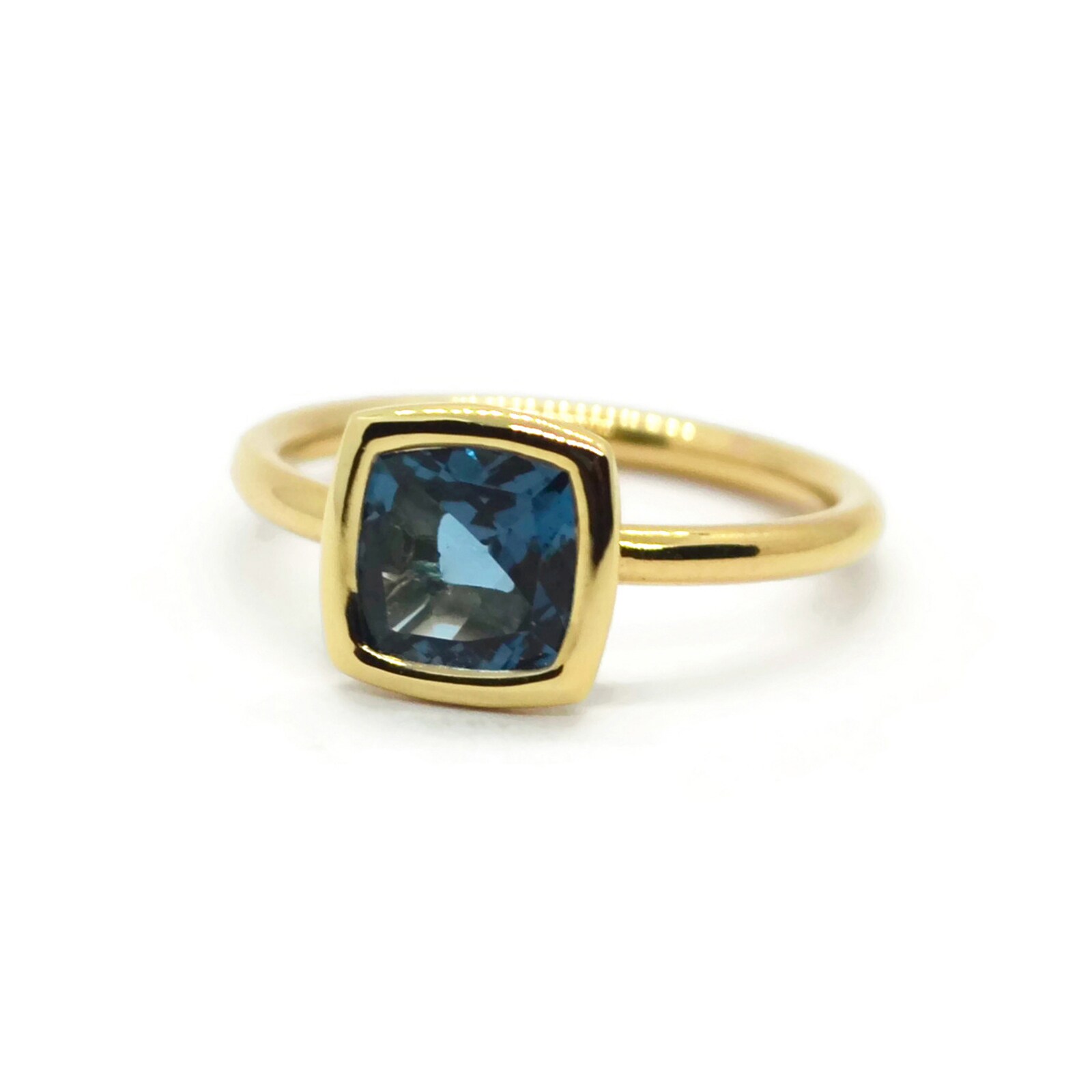 Betteridge 18k Yellow Gold Gaia Bezel Set London Blue Topaz Small Stackable Ring