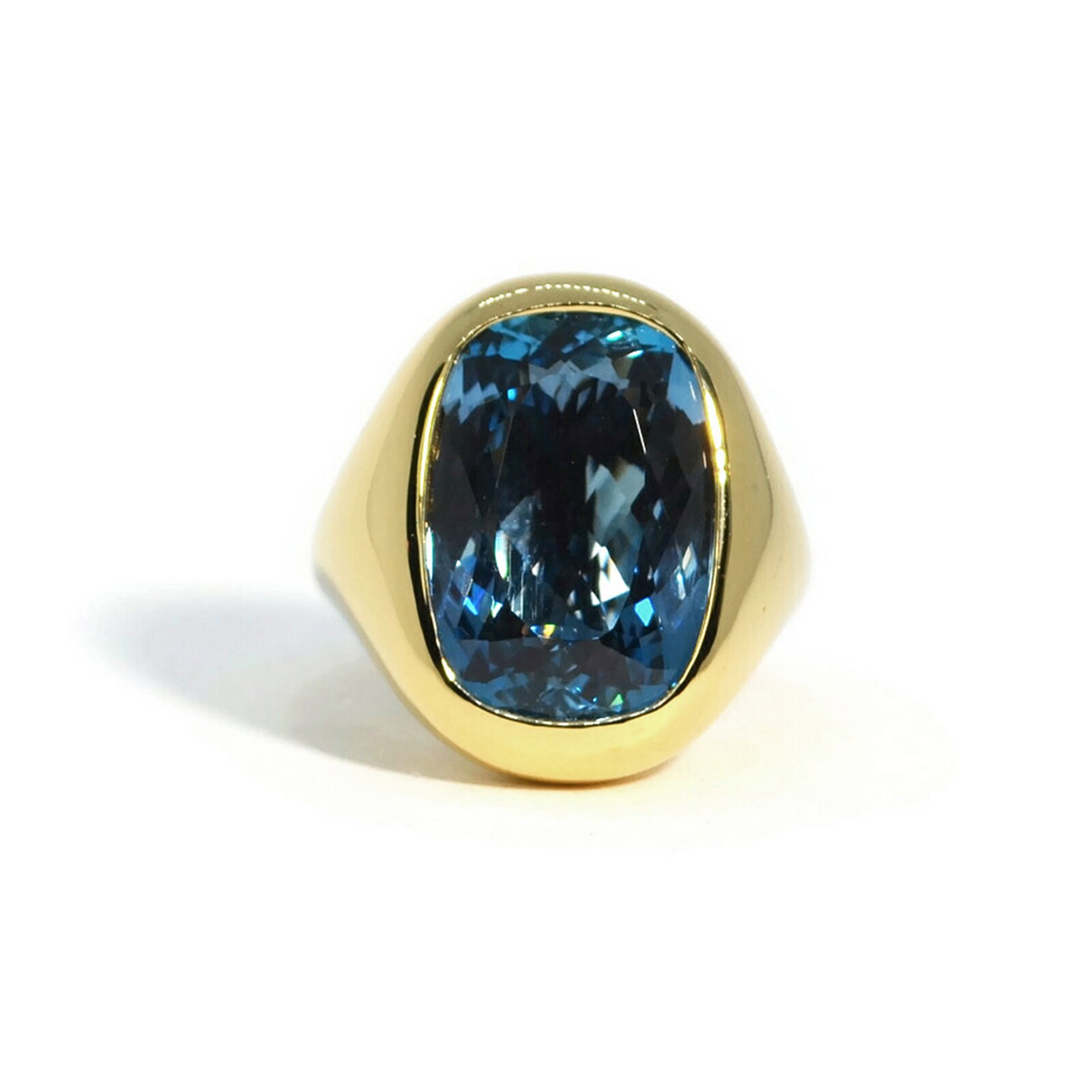 Betteridge 18k Yellow Gold Essential London Blue Topaz Cocktail Ring