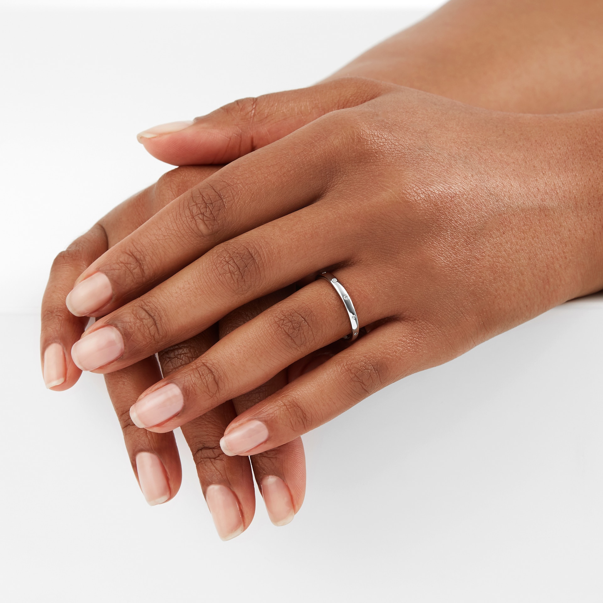 Goldsmiths 18ct White Gold 0.03ct Diamond 5 Stone Wedding Band Goldsmiths 18ct White Gold 0.03ct Diamond 5 Stone Wedding Band