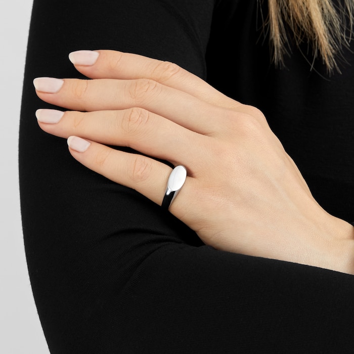 Goldsmiths Silver Oval Shaped Signet Ring - Ring Size N