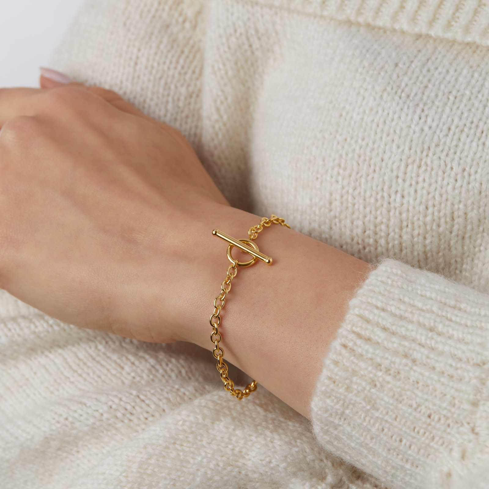 Goldsmiths 9ct Yellow Gold Oval Belcher T-Bar Bracelet Goldsmiths 9ct Yellow Gold Oval Belcher T-Bar Bracelet