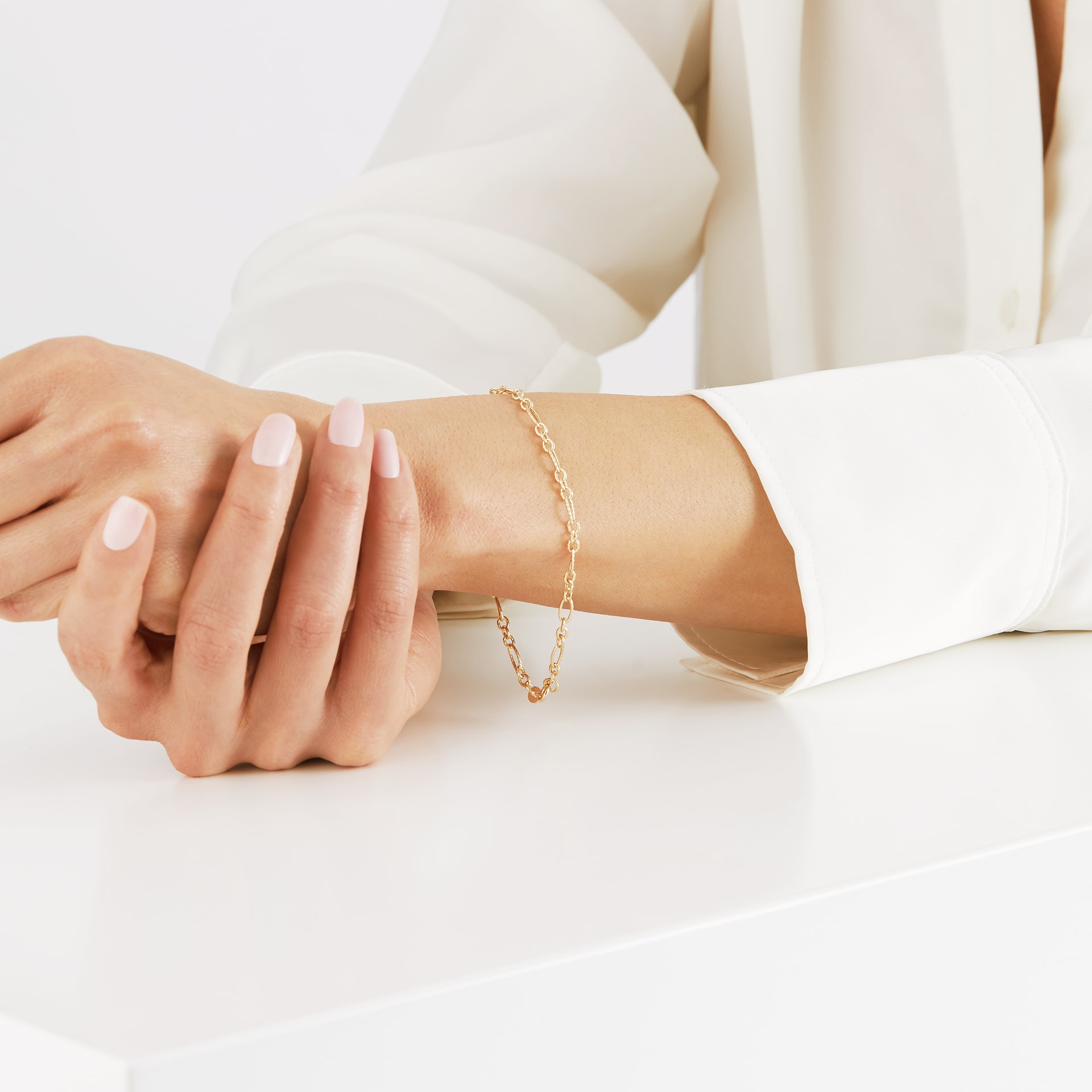 Goldsmiths 9ct Yellow Gold Figaro Bracelet