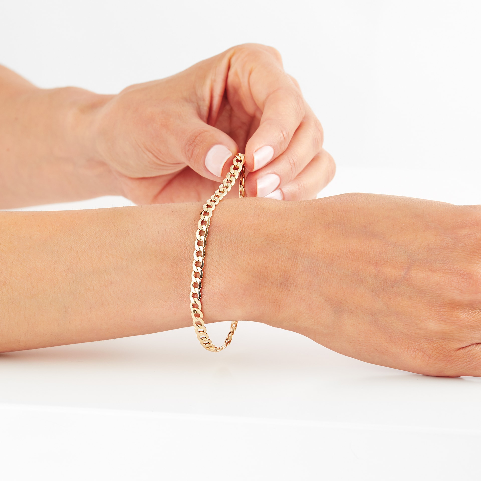 Goldsmiths 9ct Yellow Gold 6 Sided Curb Bracelet Goldsmiths 9ct Yellow Gold 6 Sided Curb Bracelet