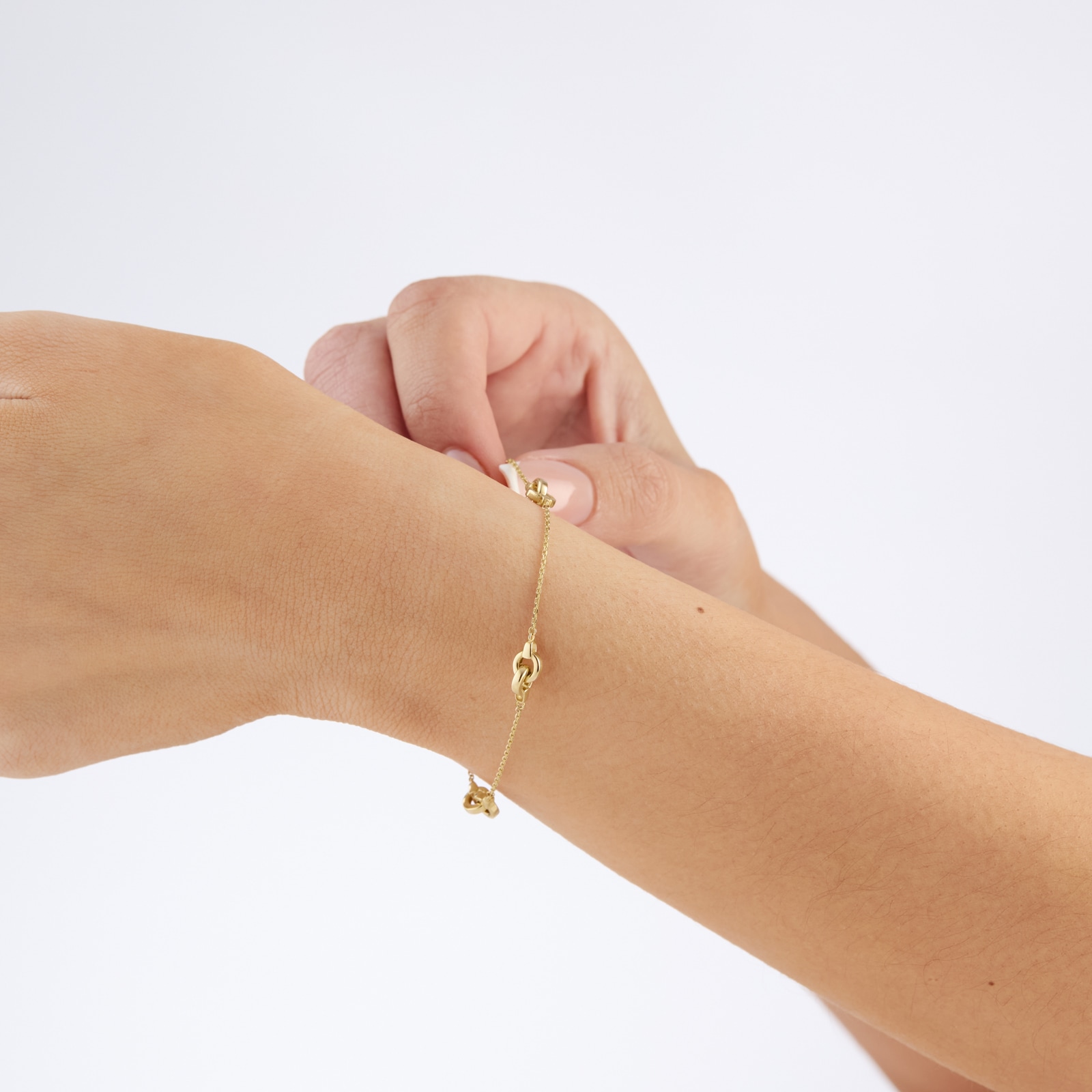 Goldsmiths 9ct Yellow Gold Double Link Station Bracelet Goldsmiths 9ct Yellow Gold Double Link Station Bracelet