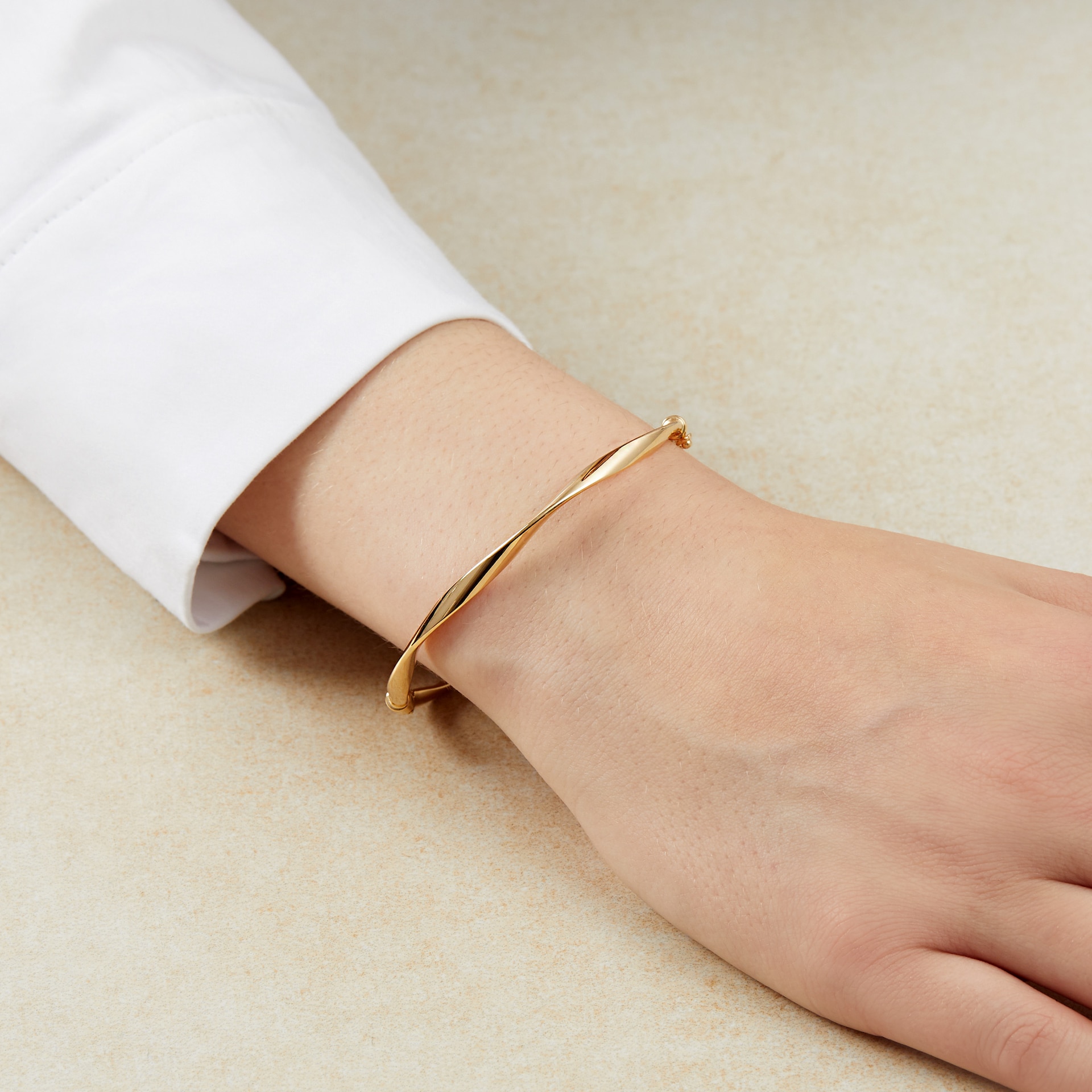 Goldsmiths 9ct Yellow Gold Wave Bangle