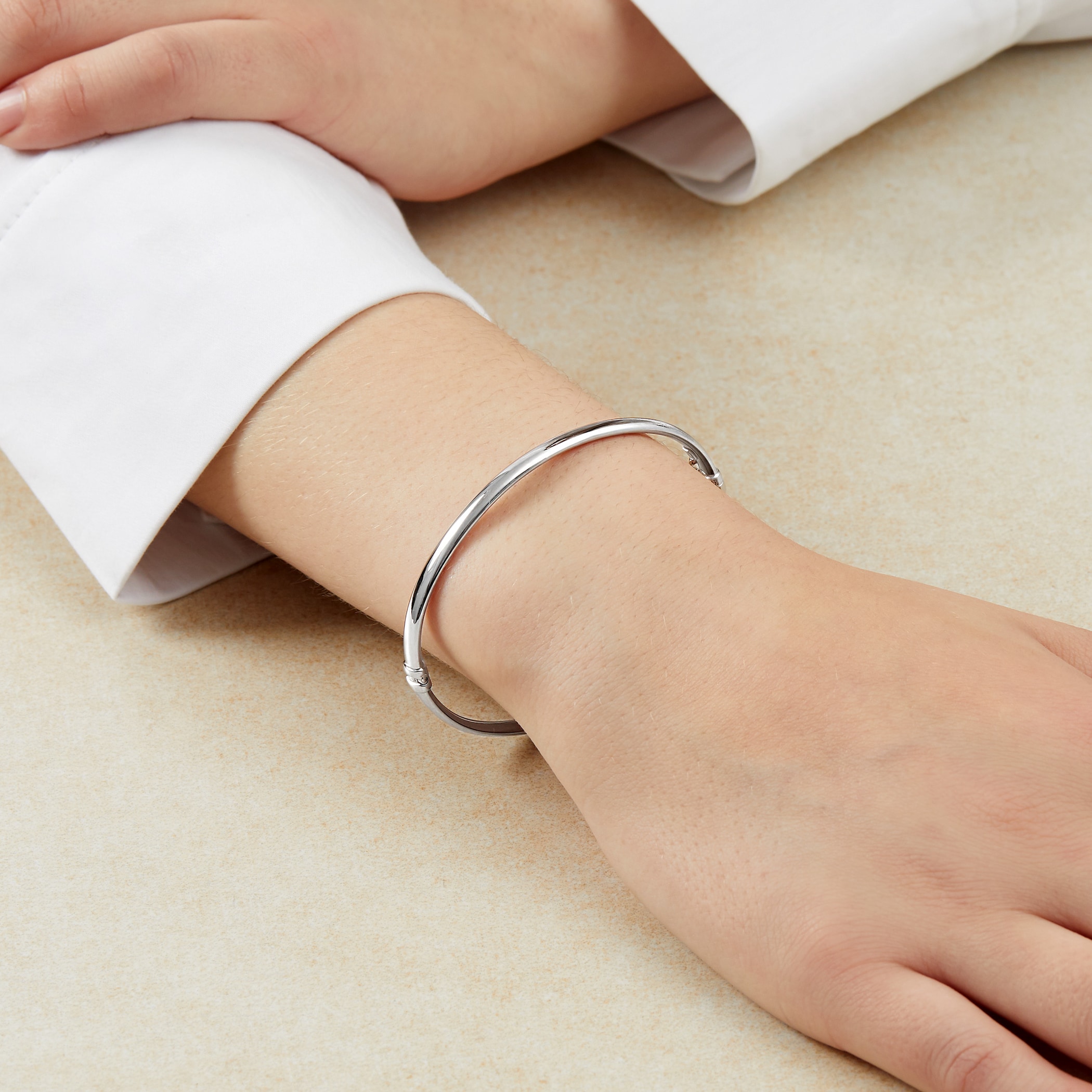 Goldsmiths 9ct White Gold Hinged Bangle Goldsmiths 9ct White Gold Hinged Bangle