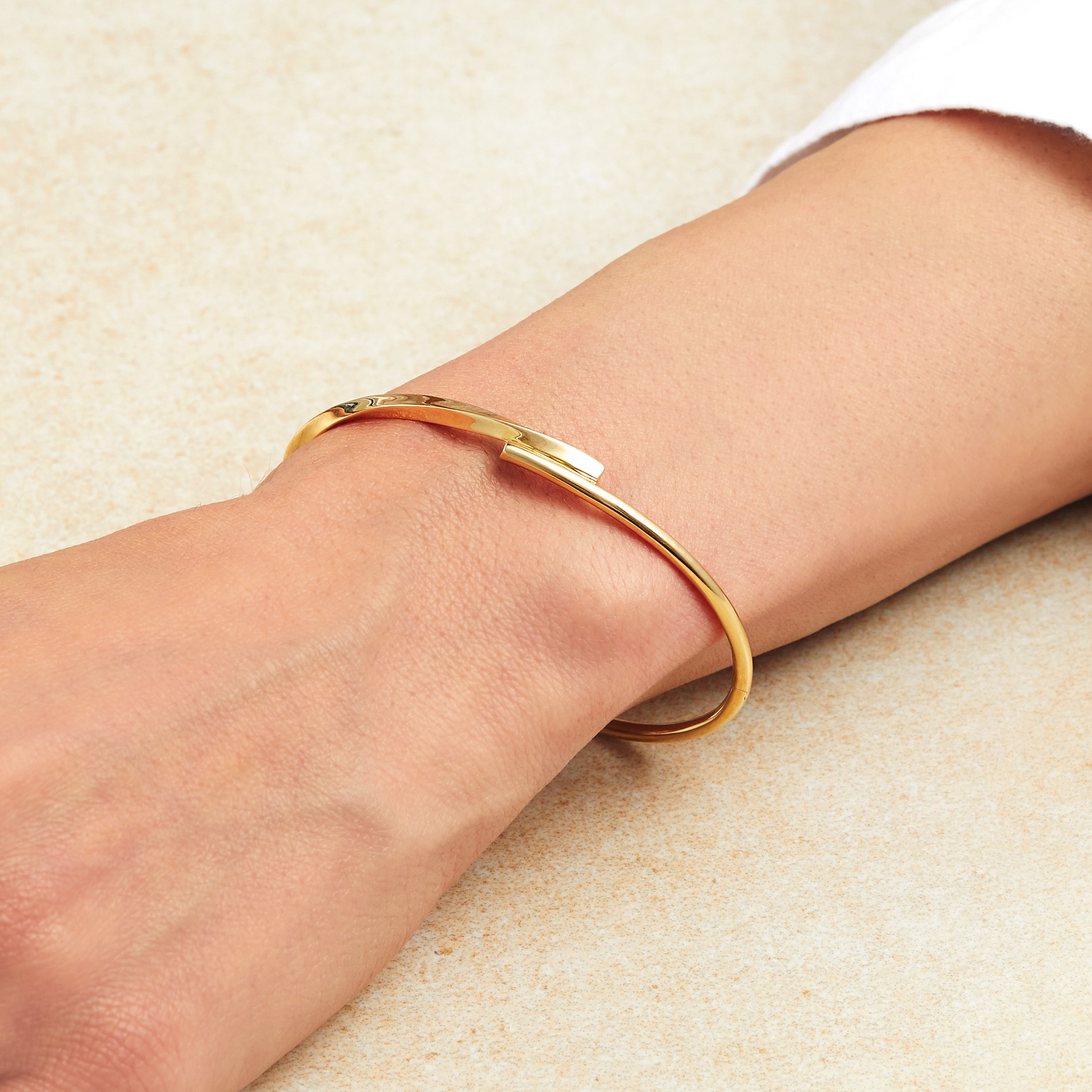 Mappin & Webb 18ct Yellow Gold Twist Hinged Bangle