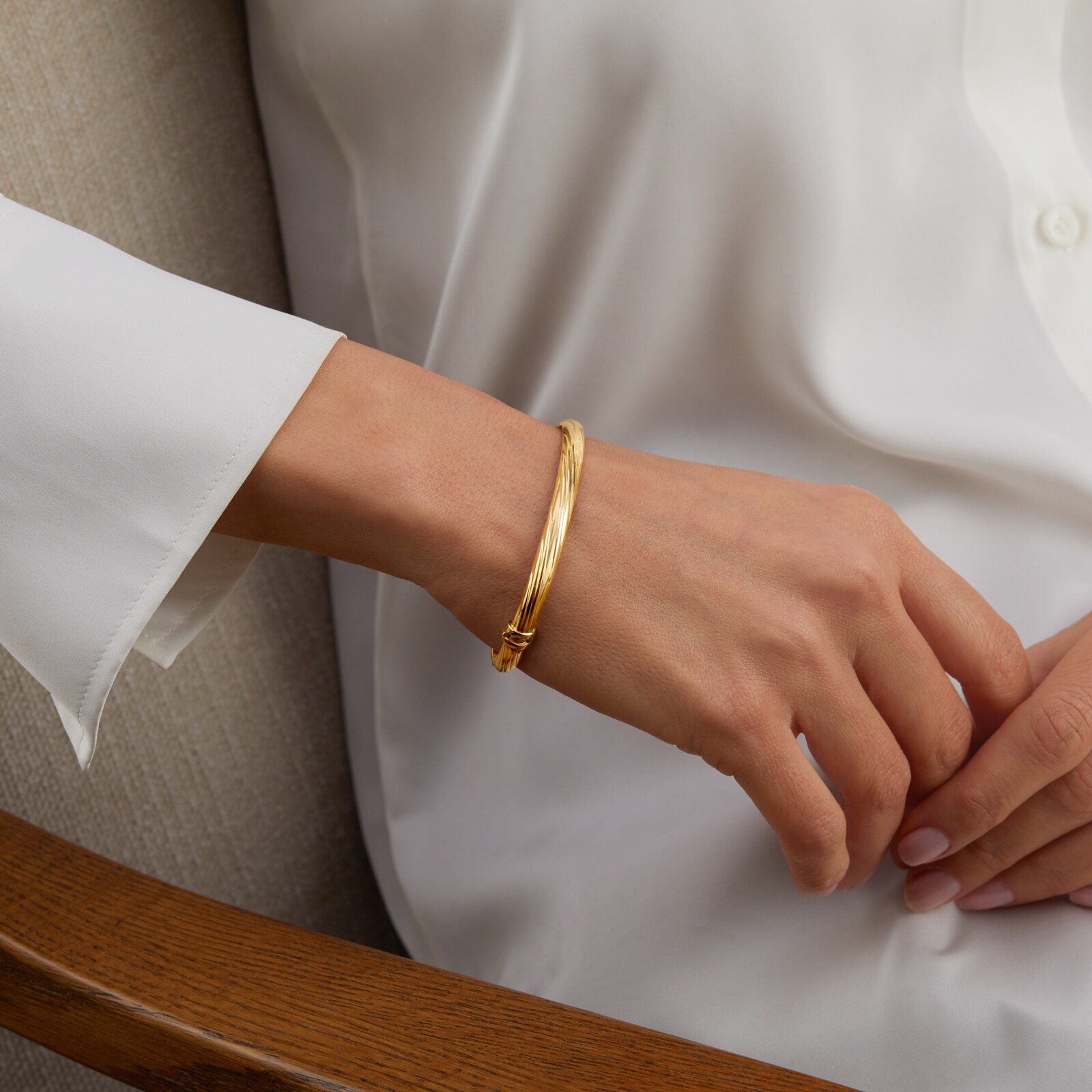 Goldsmiths 9ct Yellow Gold Twisted Textured Bangle