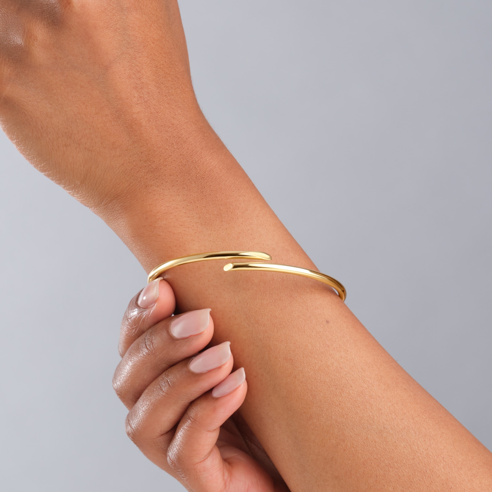 Goldsmiths 9ct Yellow Gold Bypass Hinge Bangle