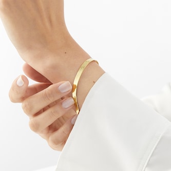 Goldsmiths 18ct Yellow Gold Thick Herringbone Bracelet Goldsmiths 18ct Yellow Gold Thick Herringbone Bracelet