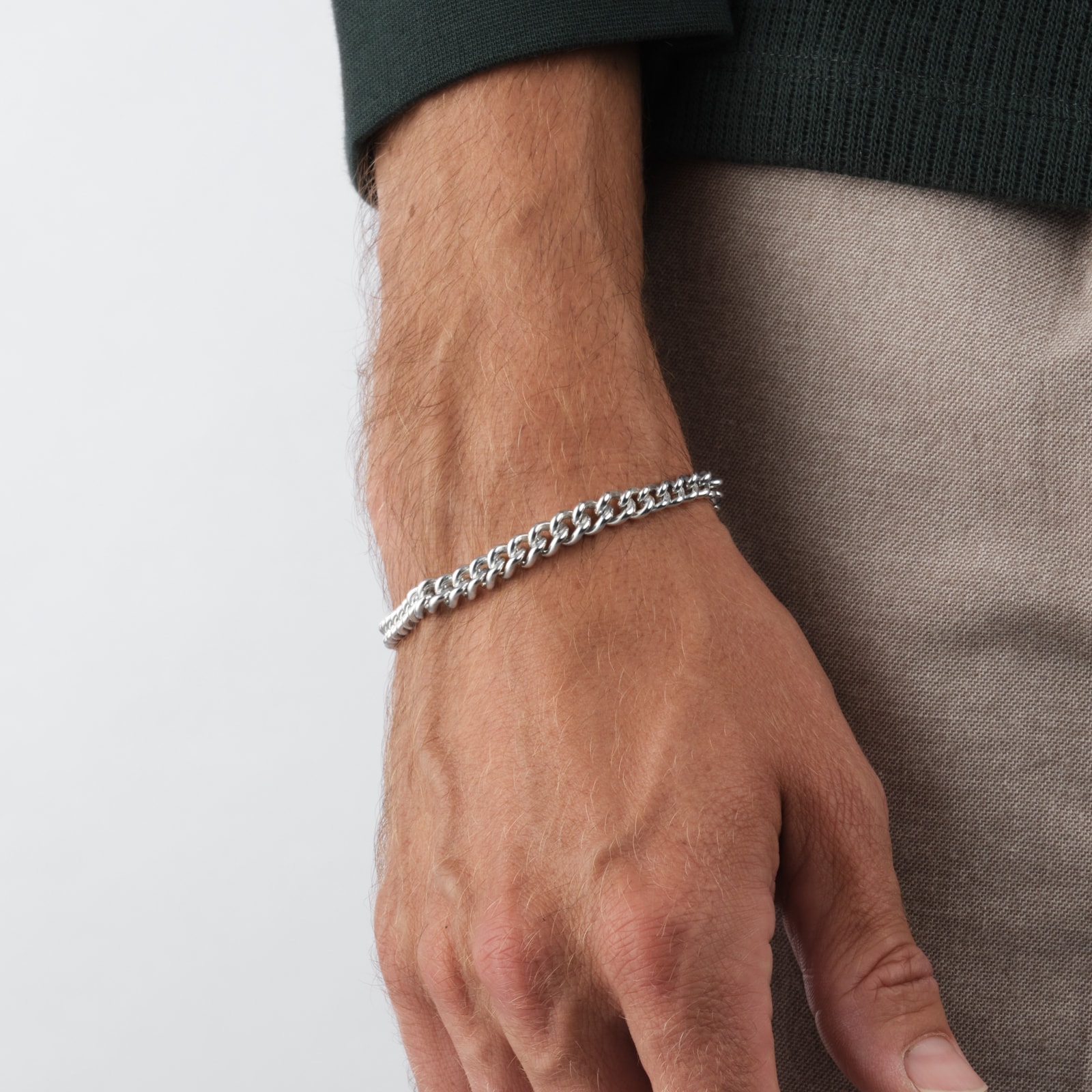 Goldsmiths Sterling Silver Graduated Curb Bracelet Goldsmiths Sterling Silver Graduated Curb Bracelet