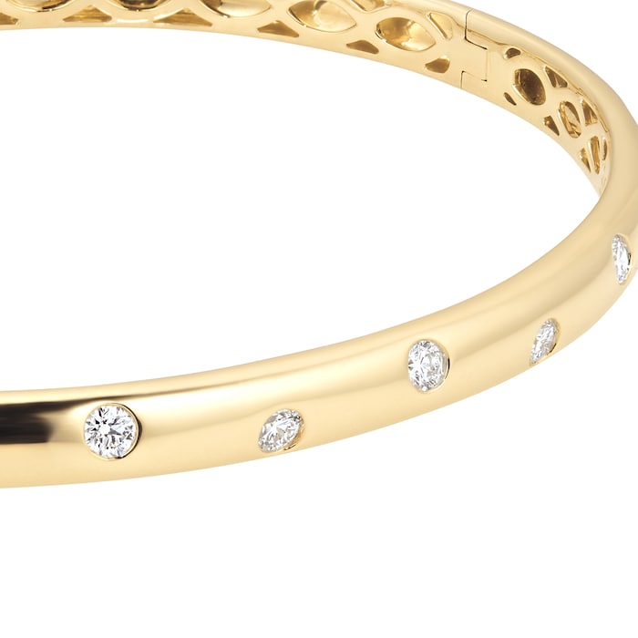 Mayors 18k Yellow Gold 0.47cttw Diamond Bangle