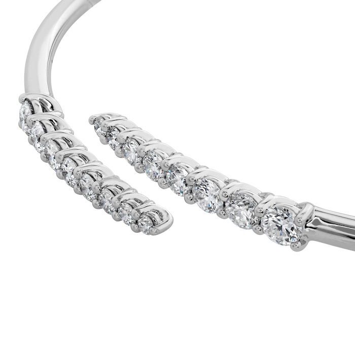 Mayors 18k White Gold 1.09cttw Diamond Flex Bangle