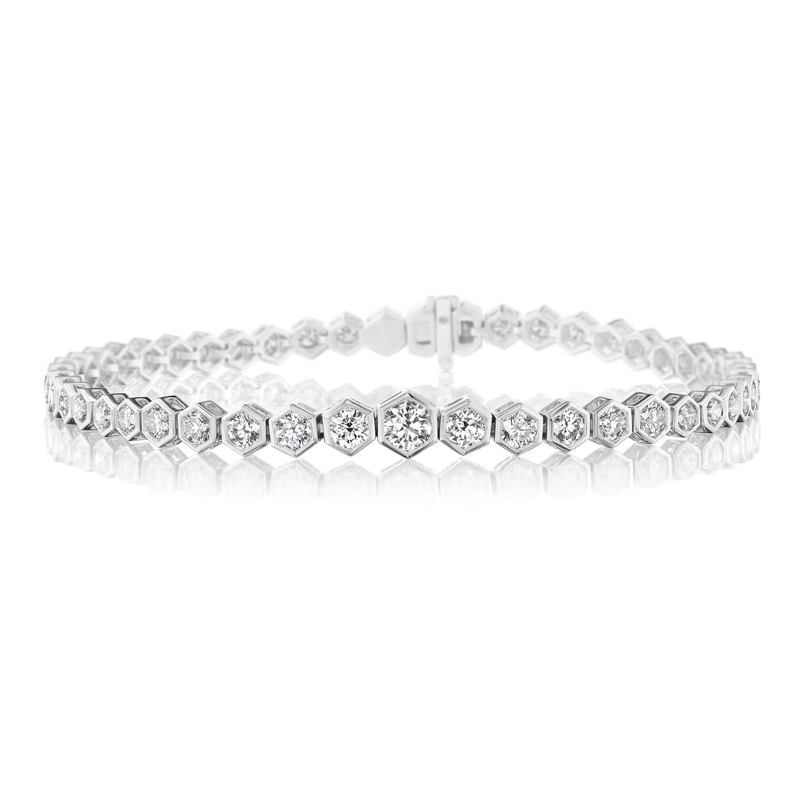 Mayors 18K White Gold 2.91ctw Diamond Graduate Hexagon Bezel Bracelet