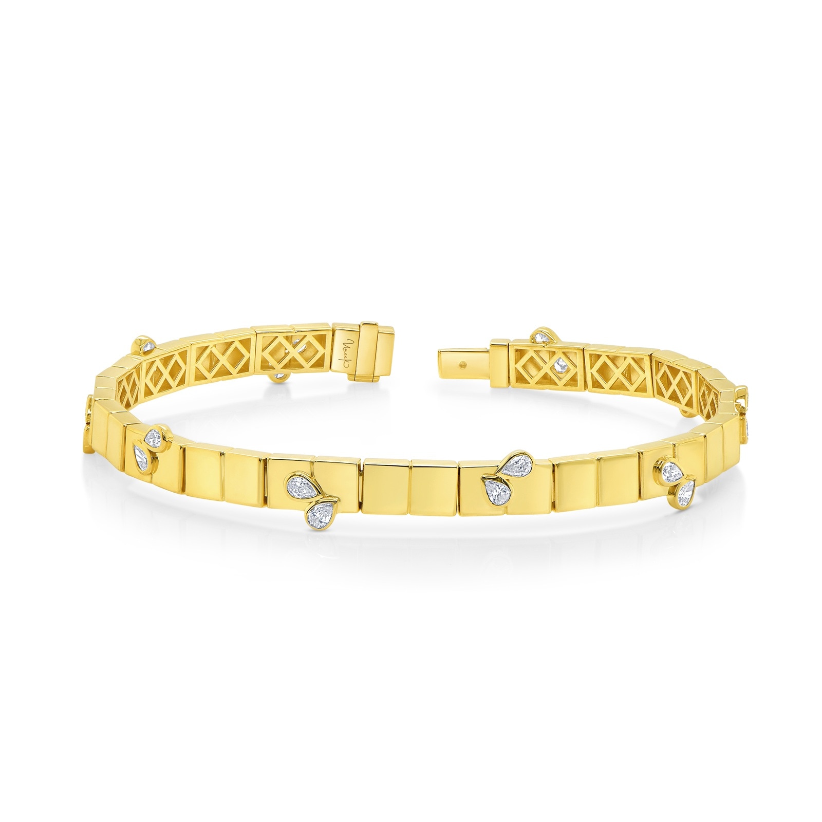 18K Yellow Gold 0.91cttw Pear Cut Diamond Bangle