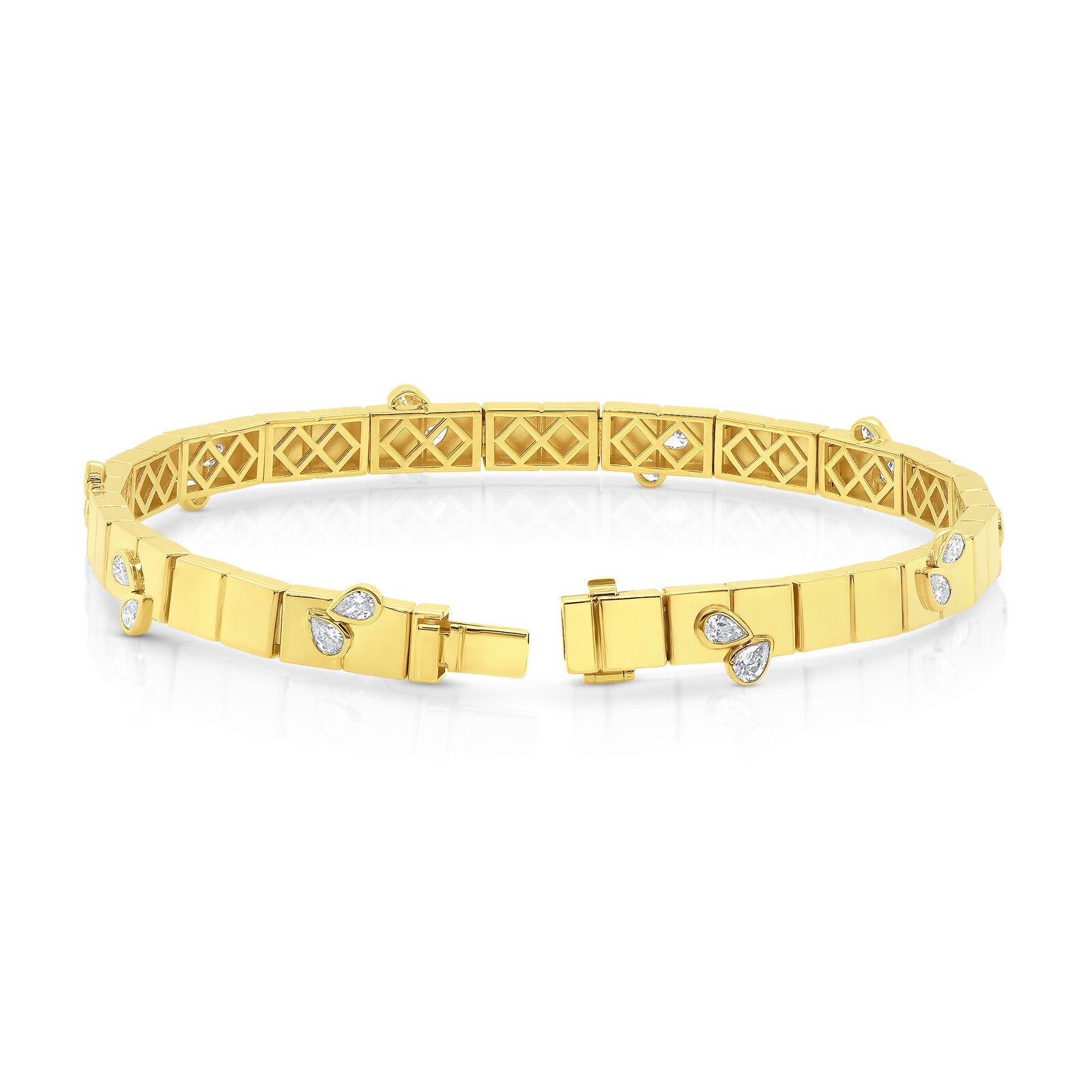 18K Yellow Gold 0.91cttw Pear Cut Diamond Bangle
