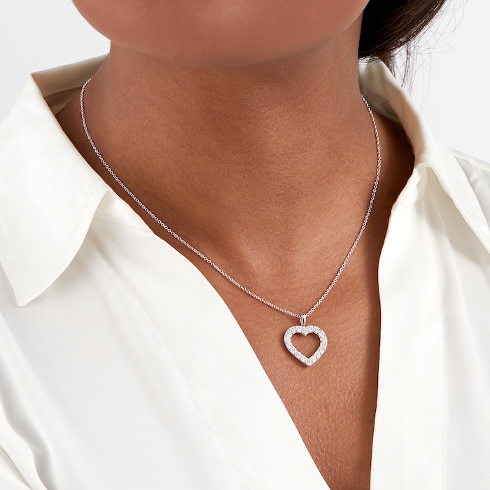 MAYORS 18k White Gold 1.01cttw Diamond Heart Pendant
