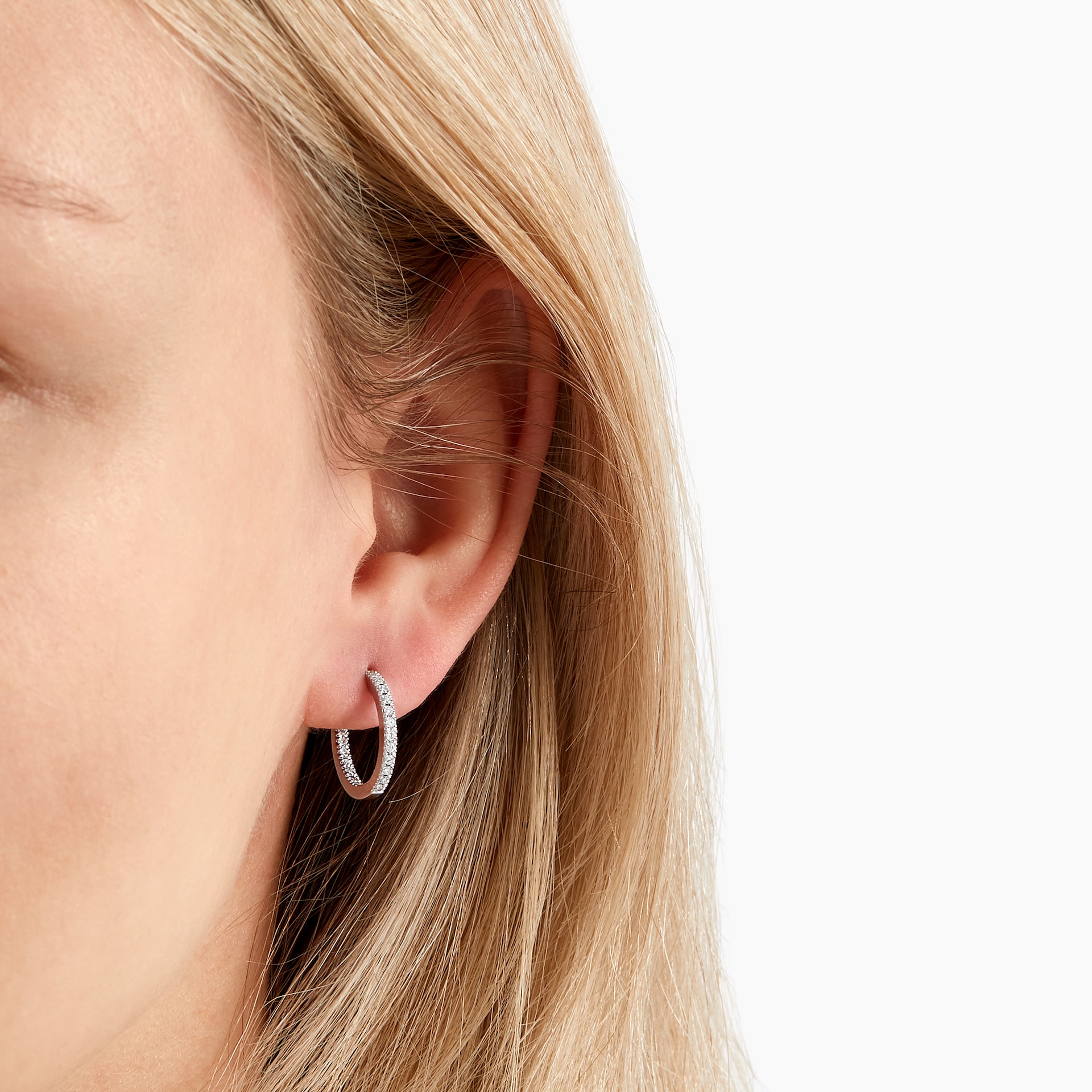 Mayors 18k White Gold 0.31cttw Diamond Oval Hoop Earrings