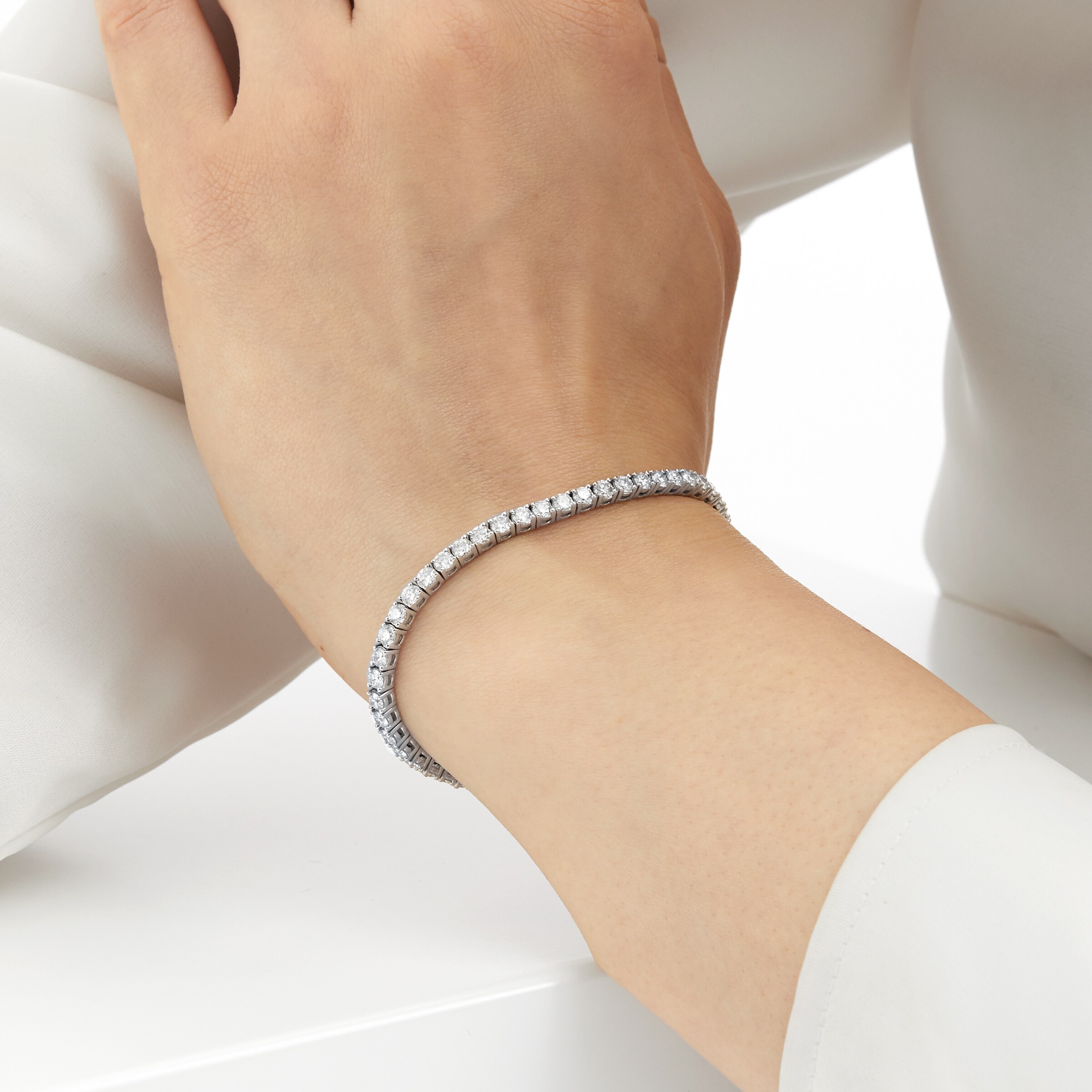 Mappin & Webb 18ct White Gold 5.30cttw Diamond Tennis Bracelet Mappin & Webb 18ct White Gold 5.30cttw Diamond Tennis Bracelet