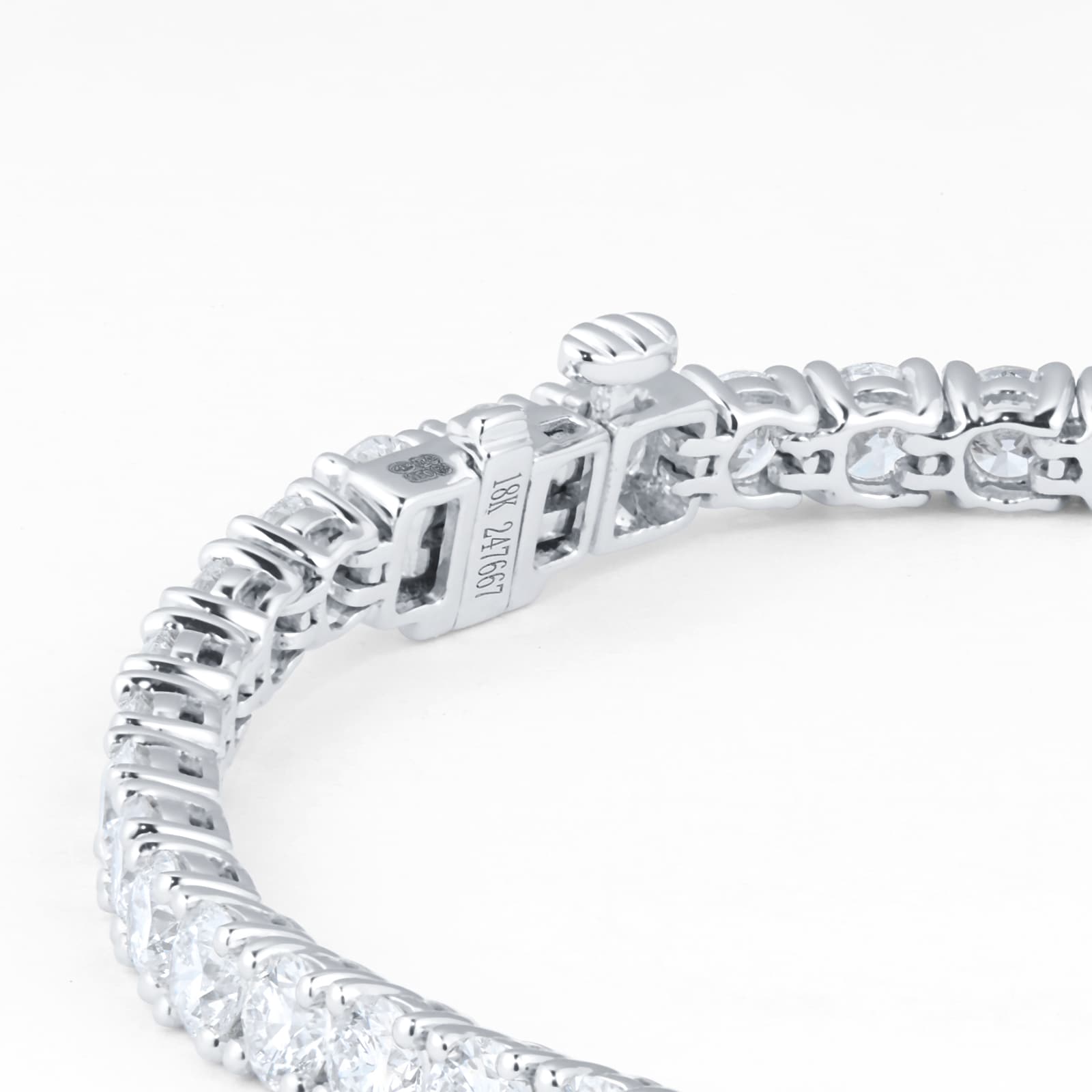 Mappin & Webb 18ct White Gold 8cttw Diamond Tennis Bracelet