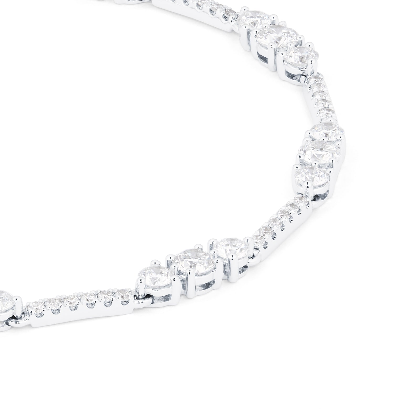 Mappin & Webb 18ct White Gold 3.80cttw Diamond Graduated Tennis Bracelet Mappin & Webb 18ct White Gold 3.80cttw Diamond Graduated Tennis Bracelet