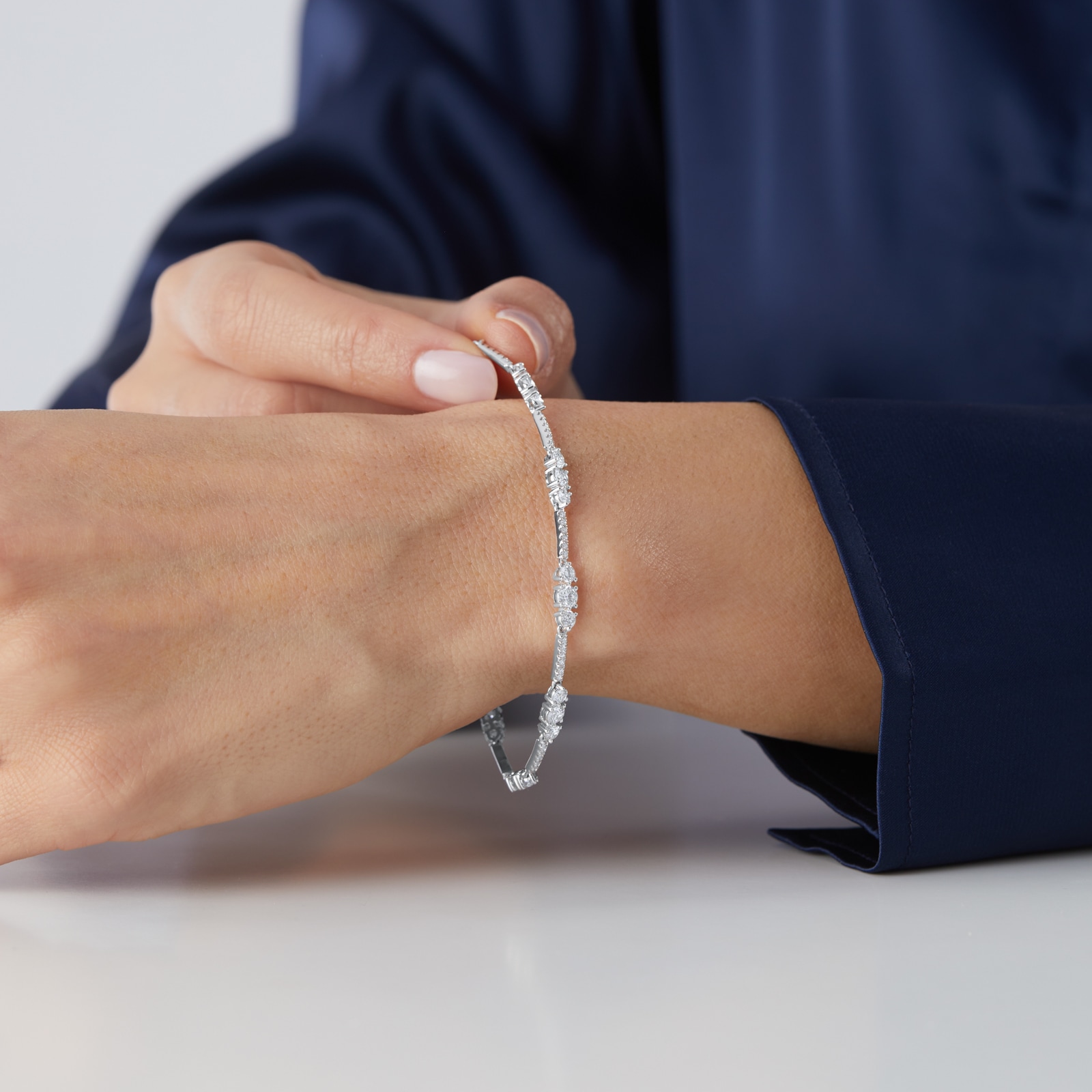 Mappin & Webb 18ct White Gold 3.80cttw Diamond Graduated Tennis Bracelet Mappin & Webb 18ct White Gold 3.80cttw Diamond Graduated Tennis Bracelet