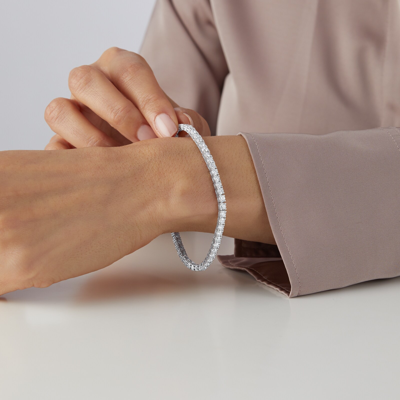 Goldsmiths 18ct White Gold 7.00ct Diamond Line Bracelet PBC20078 ...