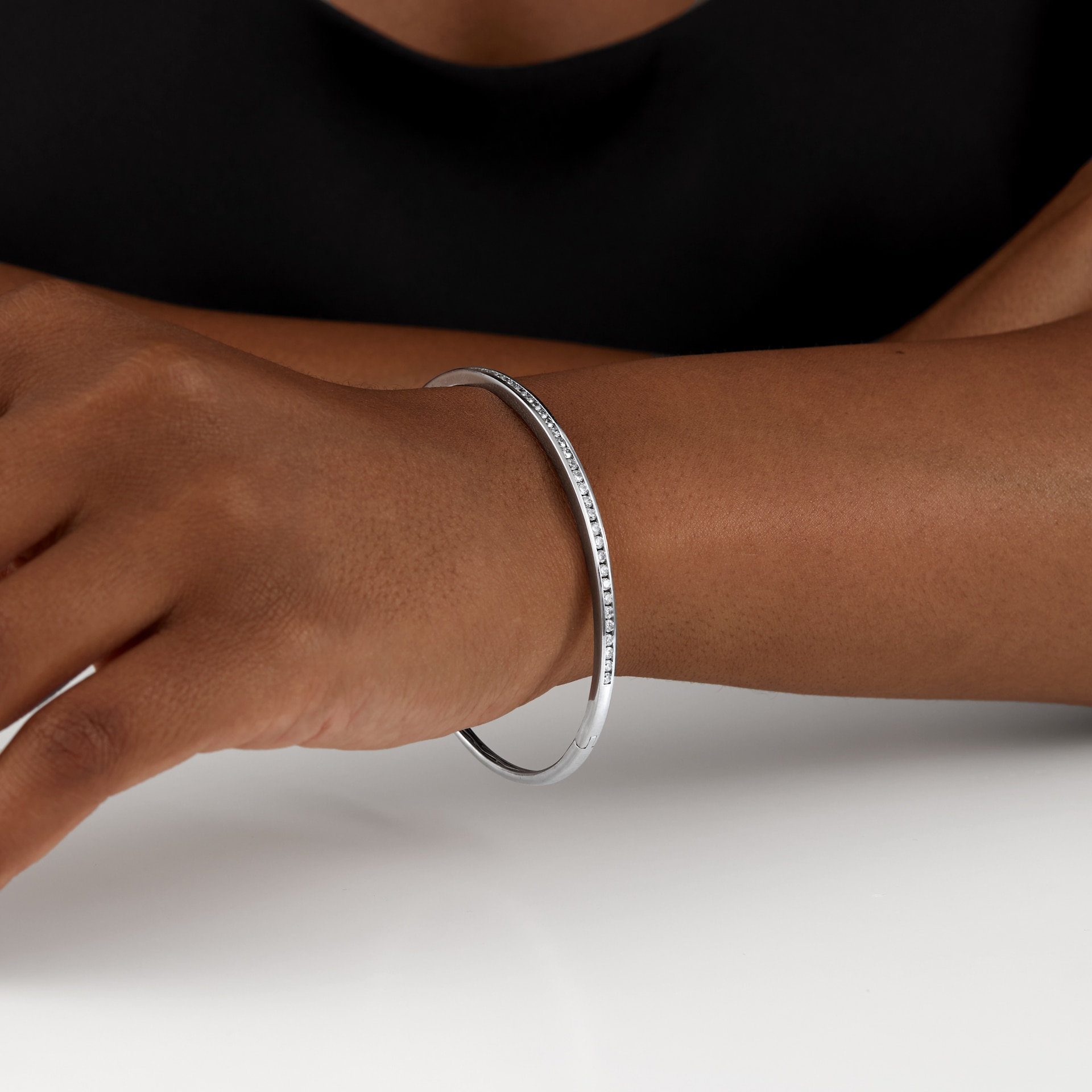 Best Luxury
18ct White Gold Diamond Channel Set Bangle Best Luxury
18ct White Gold Diamond Channel Set Bangle