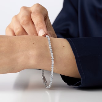 Goldsmiths 18ct White Gold 2.00cttw Diamond Line Bracelet Goldsmiths 18ct White Gold 2.00cttw Diamond Line Bracelet