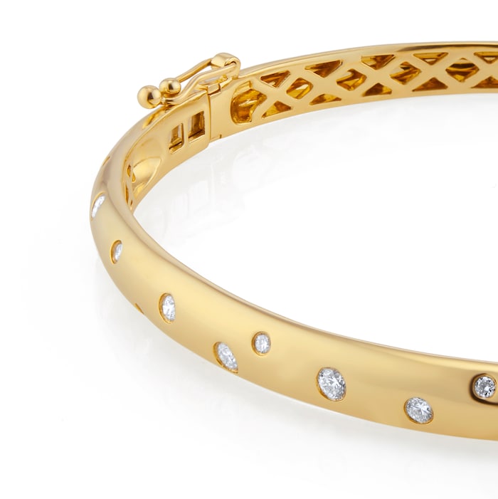 Goldsmiths 9ct Yellow Gold 0.50cttw Diamond Flush Scatter Bangle