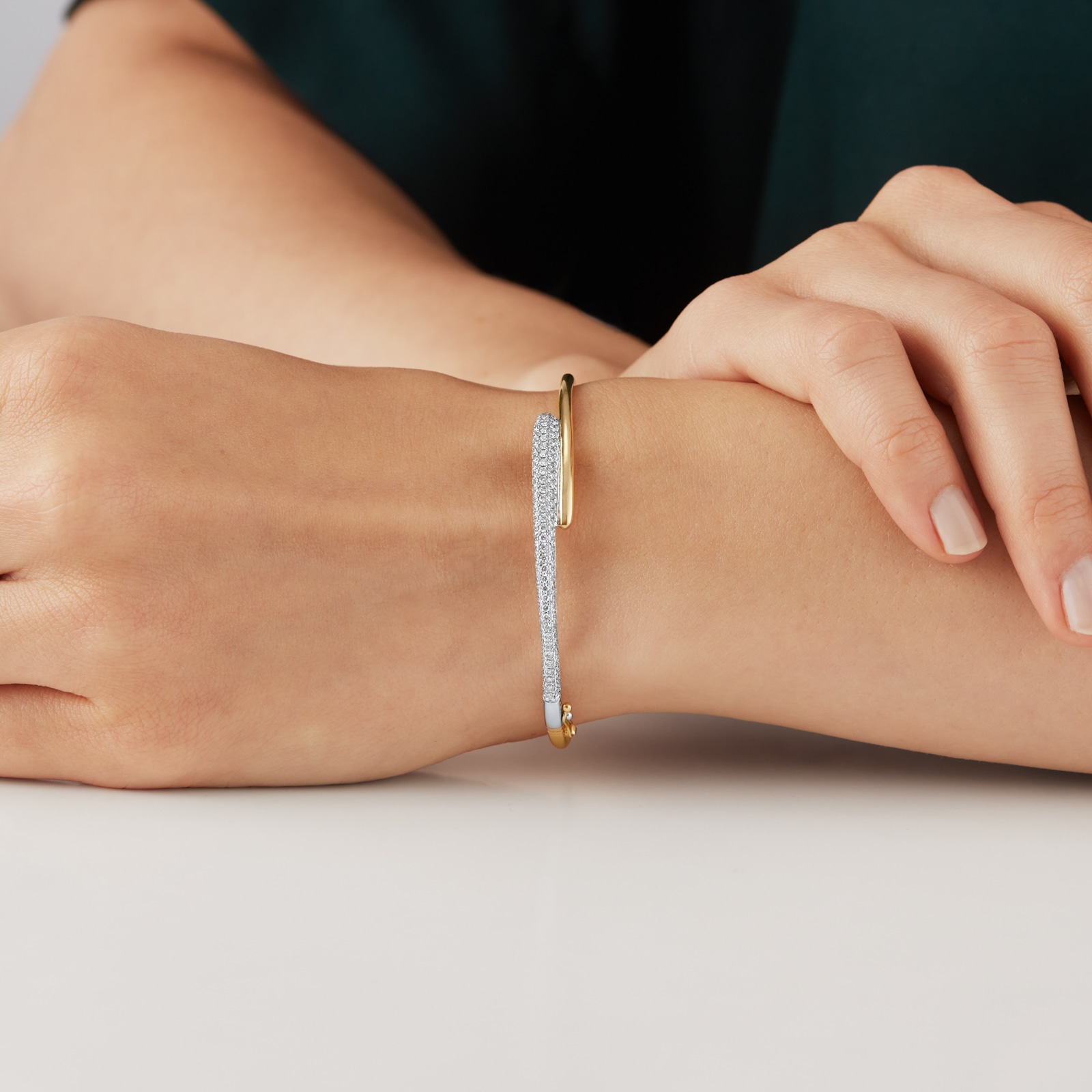 Mappin & Webb Libretto 18ct Yellow Gold 1.08cttw Diamond Pave Bangles Mappin & Webb Libretto 18ct Yellow Gold 1.08cttw Diamond Pave Bangles
