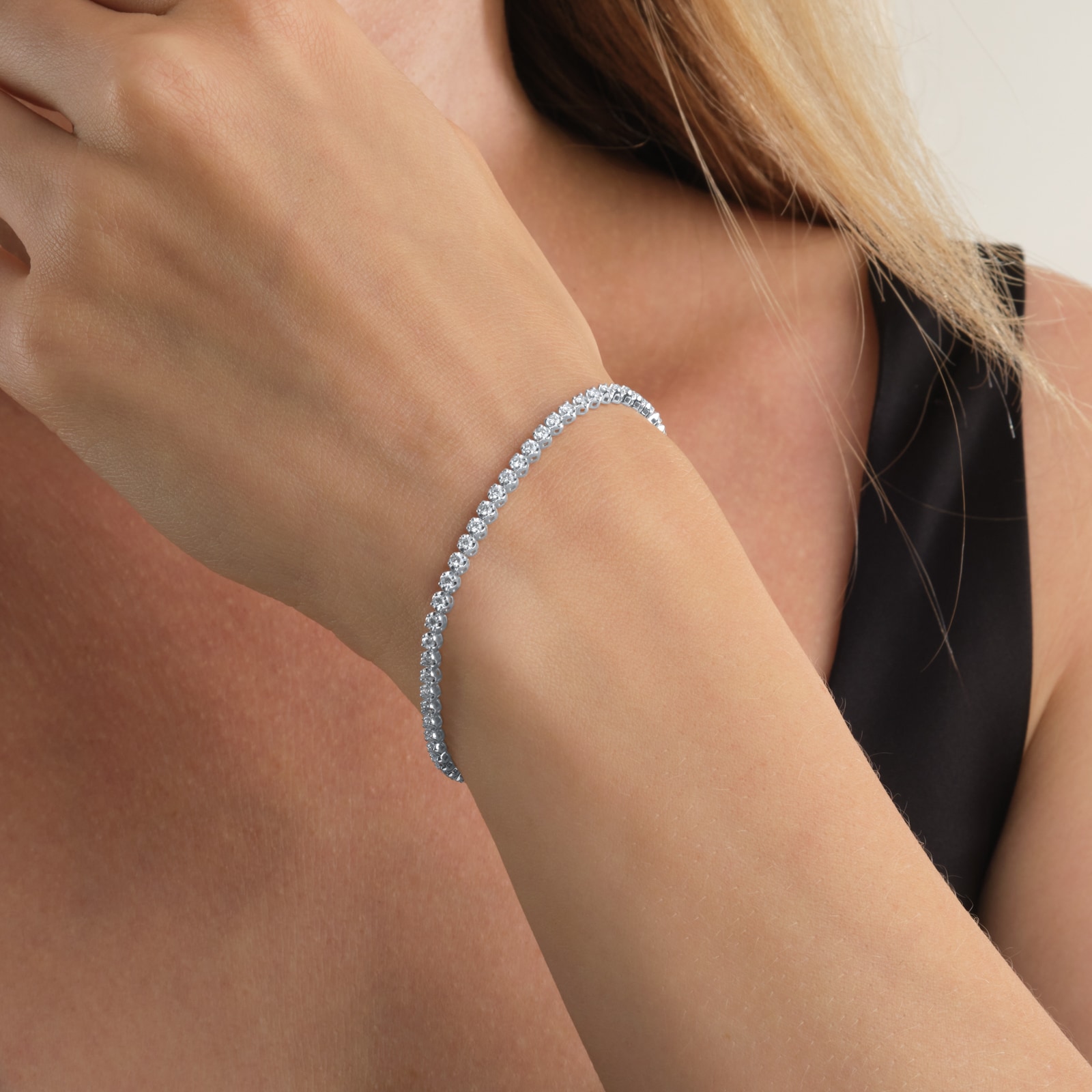 Goldsmiths 18ct White Gold 1.50cttw Brilliant Cut Diamond Line Bracelet